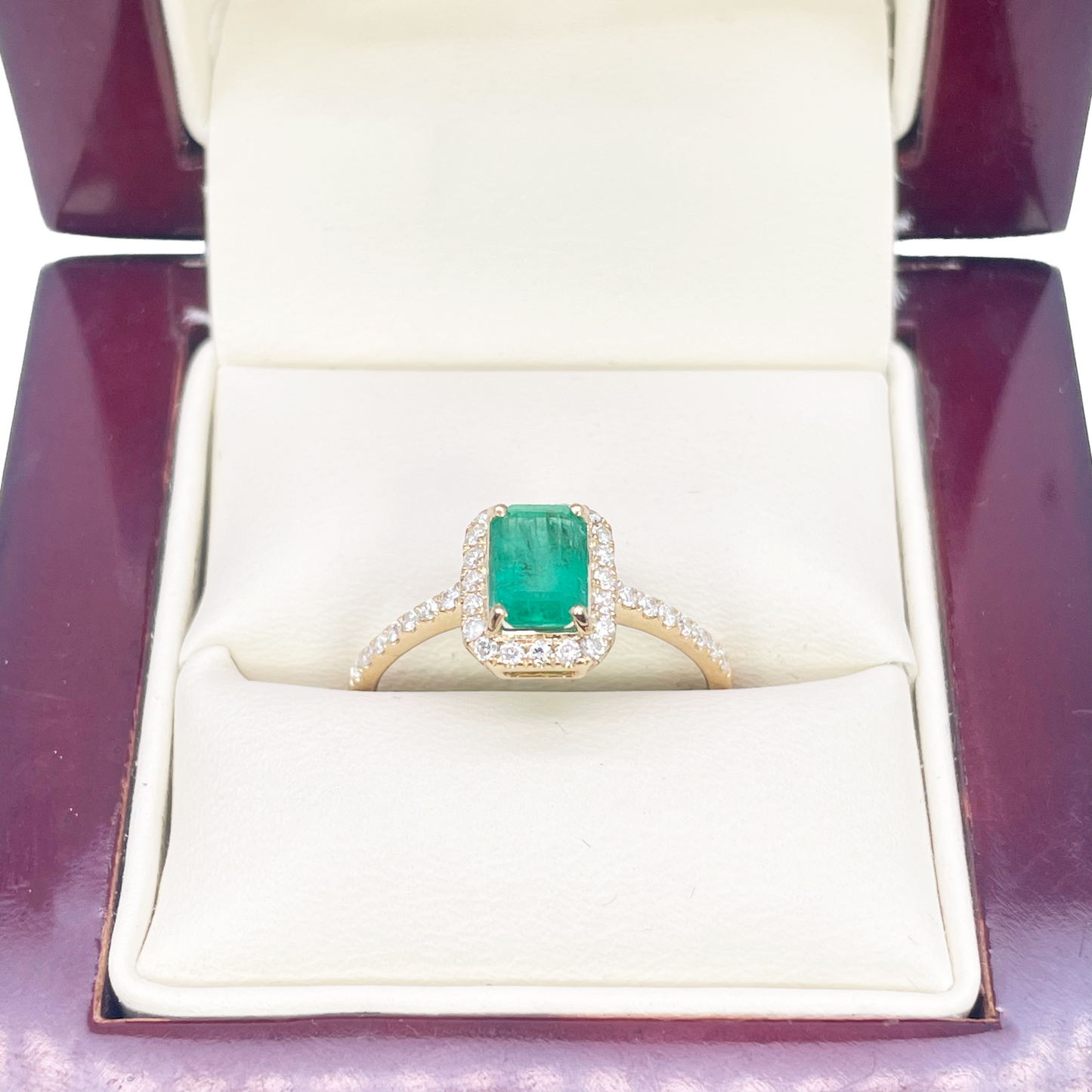 14ct Yellow Gold 4-Claw Natural Emerald & Round Diamond Ring 1.22ct  Diamond Ring