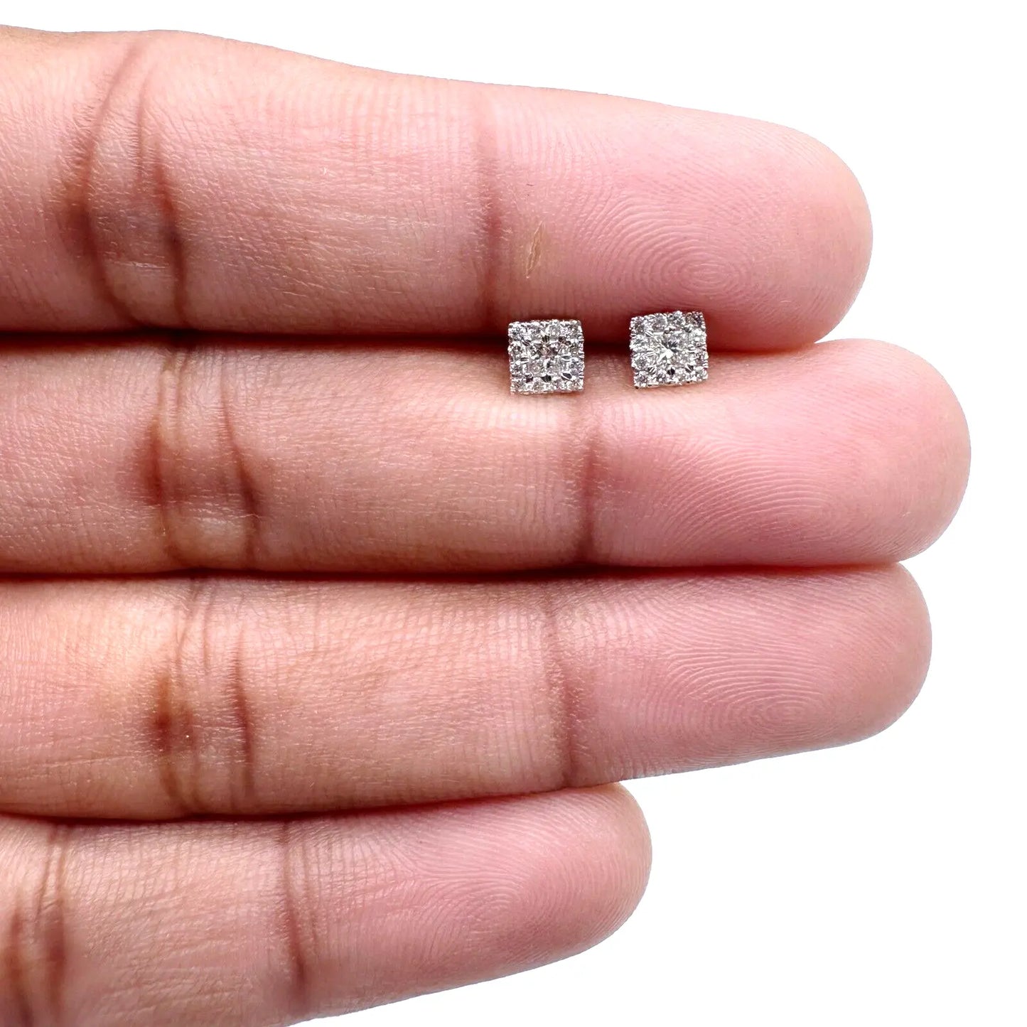 18K White gold Round and Princess cut Diamonds Stud Earrings 0.21 carats 
