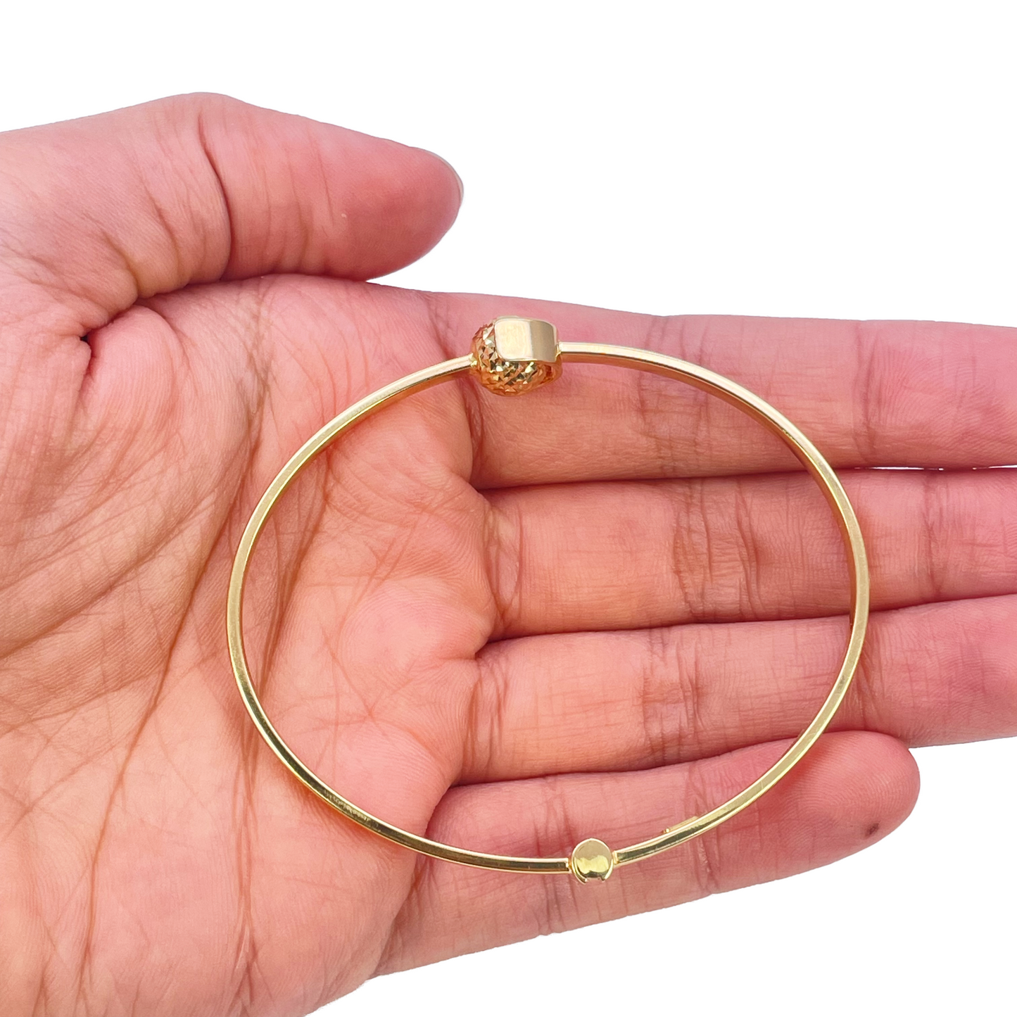 18ct Gold Bangle Diamond Cut High Polished Bracelet Diameter 2.3 Inches 