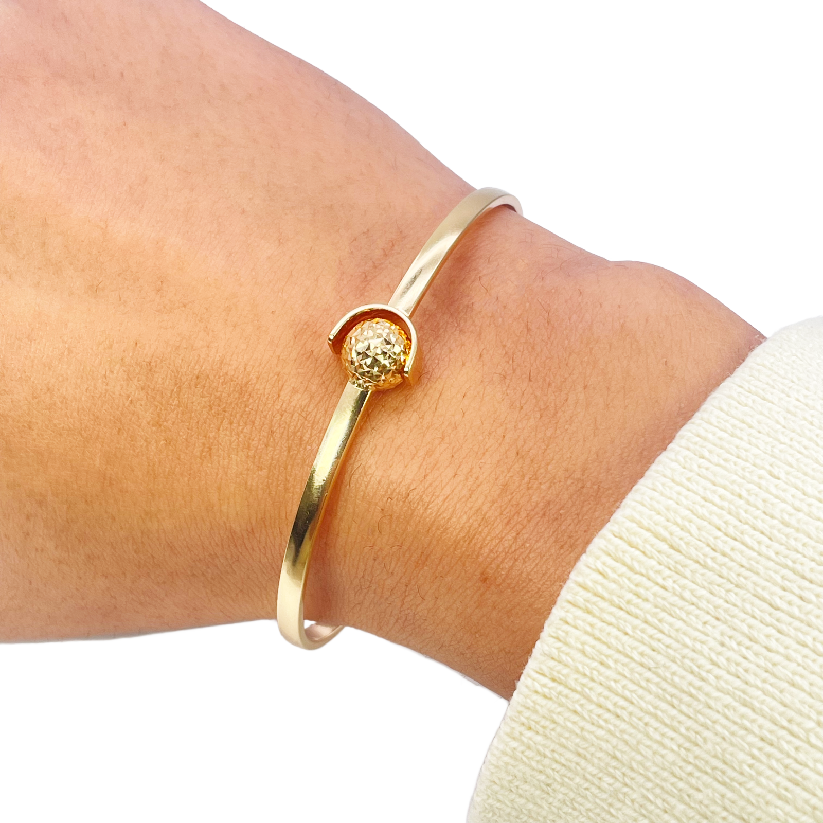 18ct Gold Bangle Diamond Cut High Polished Bracelet Diameter 2.3 Inches 