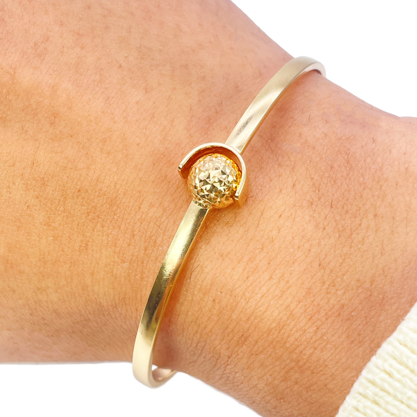 18ct Gold Bangle Diamond Cut High Polished Bracelet Diameter 2.3 Inches 