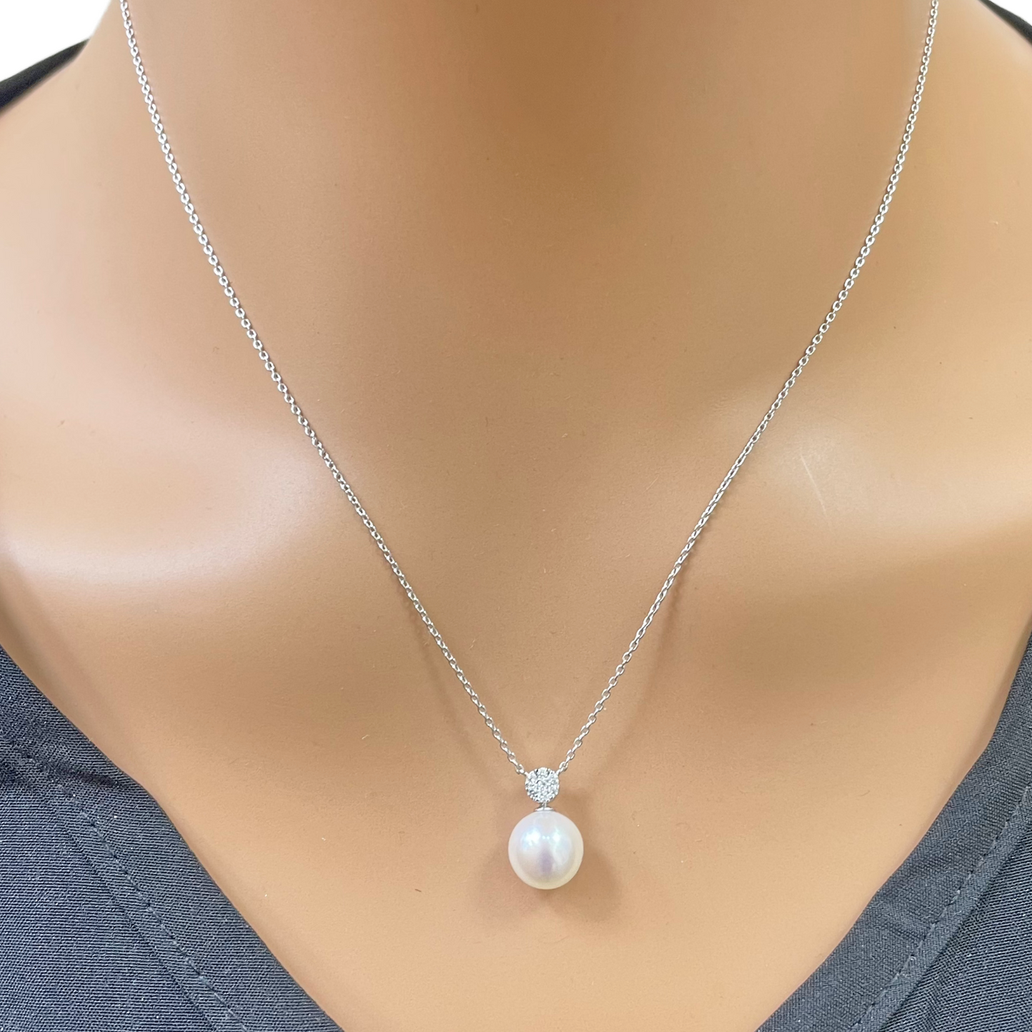 18ct Gold Natural Freshwater Pearl & Diamond Pendant Necklace 0.05ct 17 Inches 