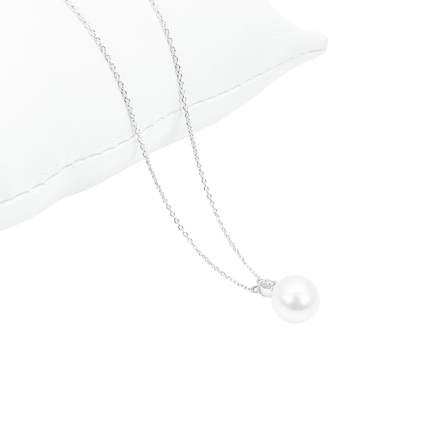 18ct Gold Natural Freshwater Pearl & Diamond Pendant Necklace 0.05ct 17 Inches 