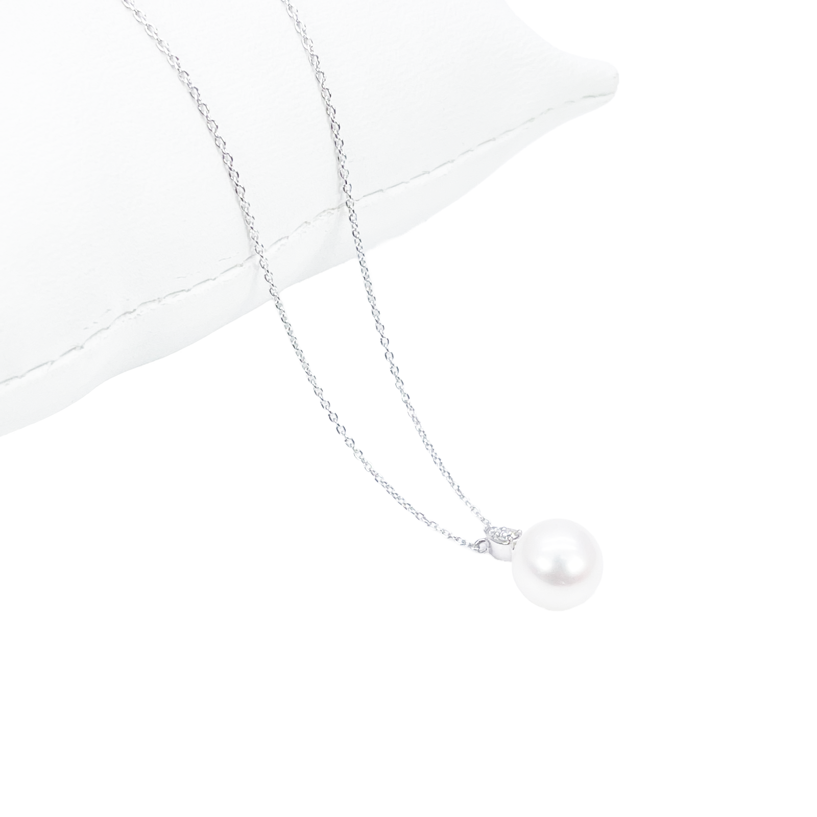 18ct Gold Natural Freshwater Pearl & Diamond Pendant Necklace 0.05ct 17 Inches 