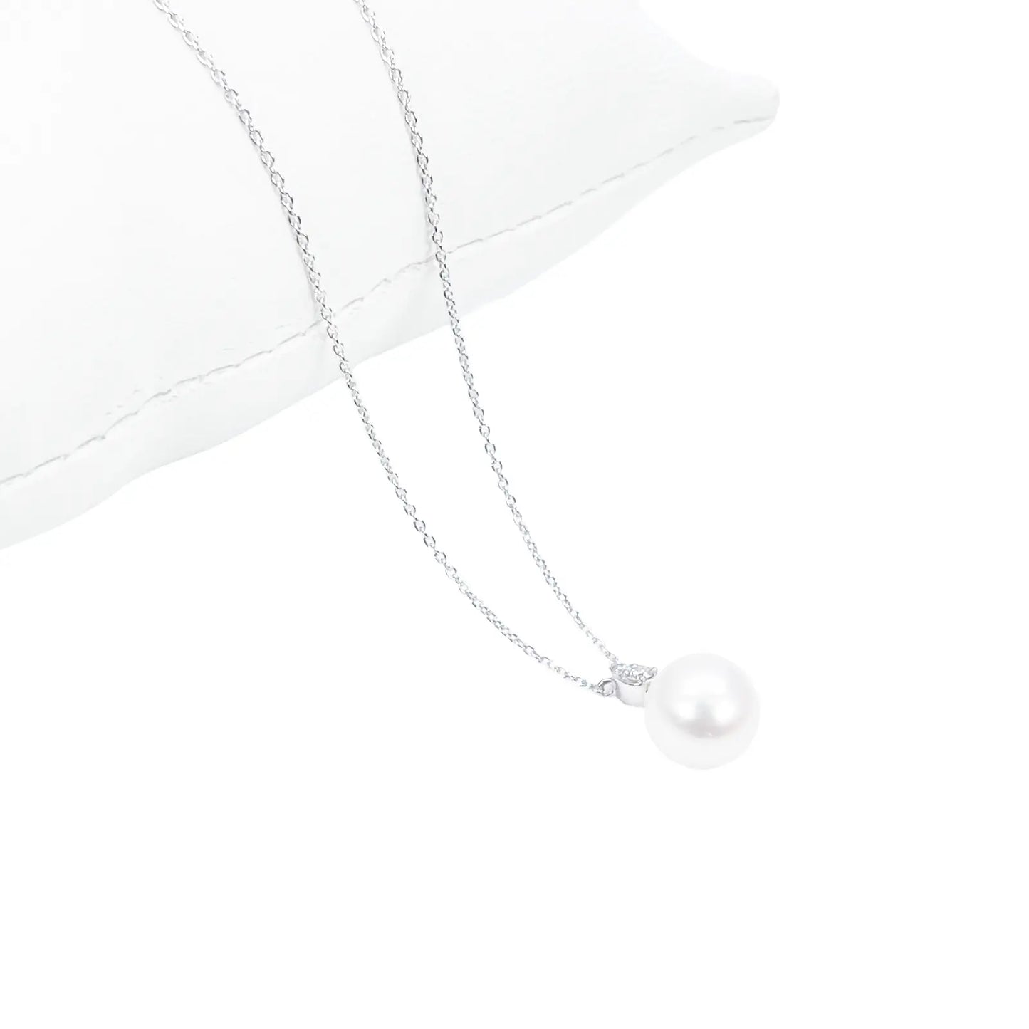 18ct Gold Natural Freshwater Pearl & Diamond Pendant Necklace 0.05ct 17 Inches 