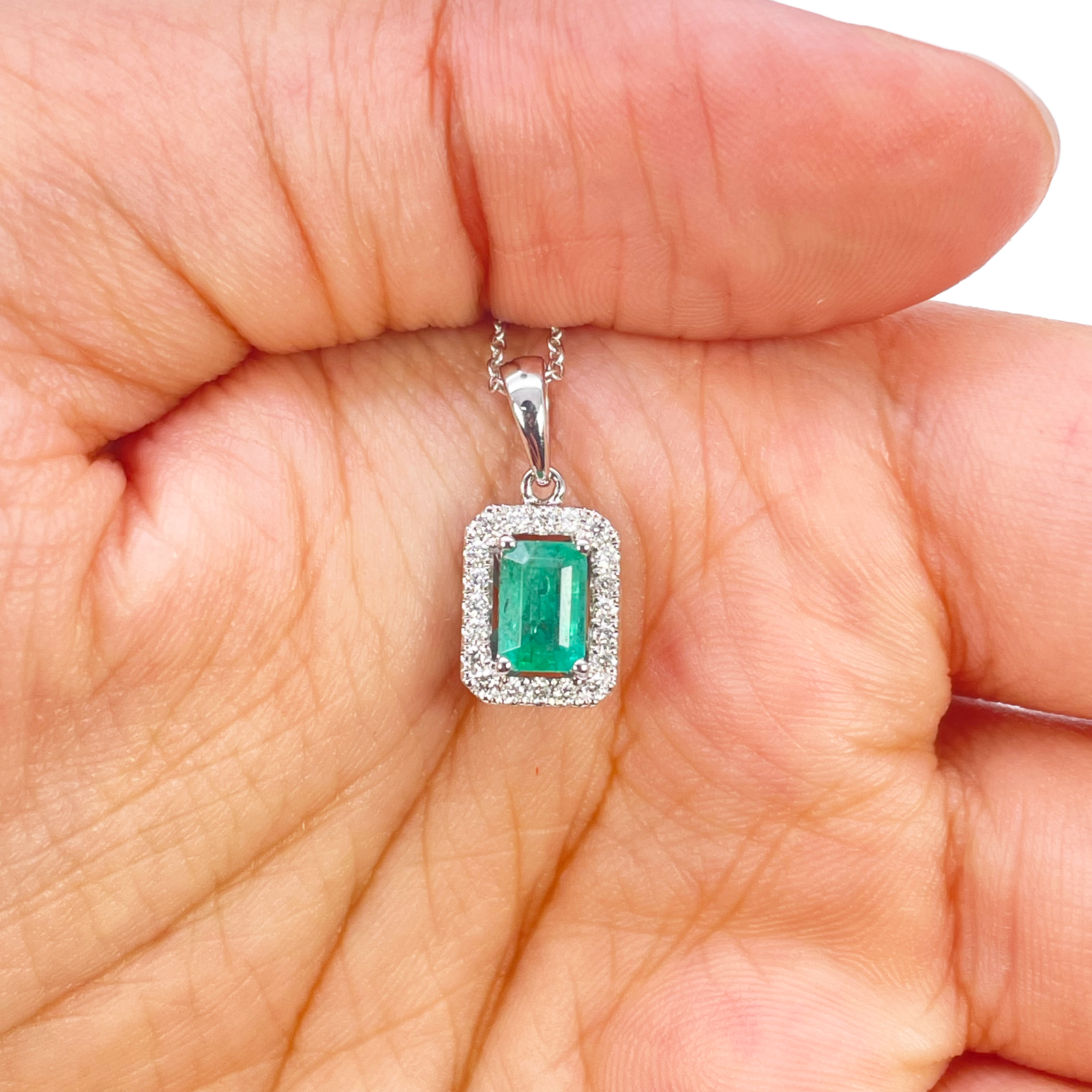18ct Gold Necklace Natural Diamond/Emerald Round & Emerald Cut Halo Pendant 0.60ct 