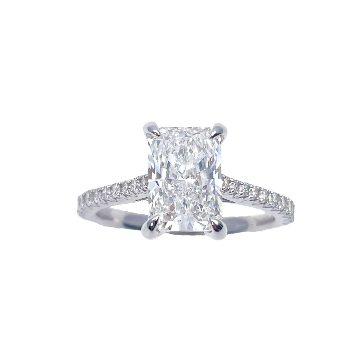 18ct White Gold 4-Claw Lab Grown Radiant Diamond Engagement Ring 2.28ct GIA  Diamond Ring