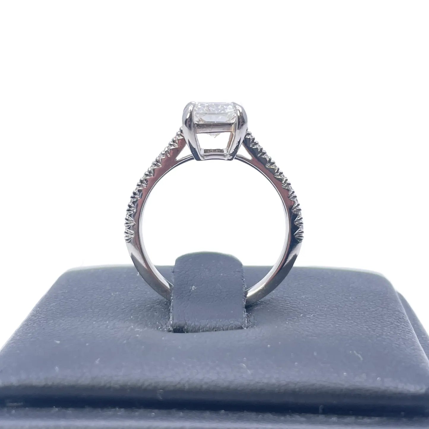 18ct White Gold 4-Claw Lab Grown Radiant Diamond Engagement Ring 2.28ct GIA  Diamond Ring