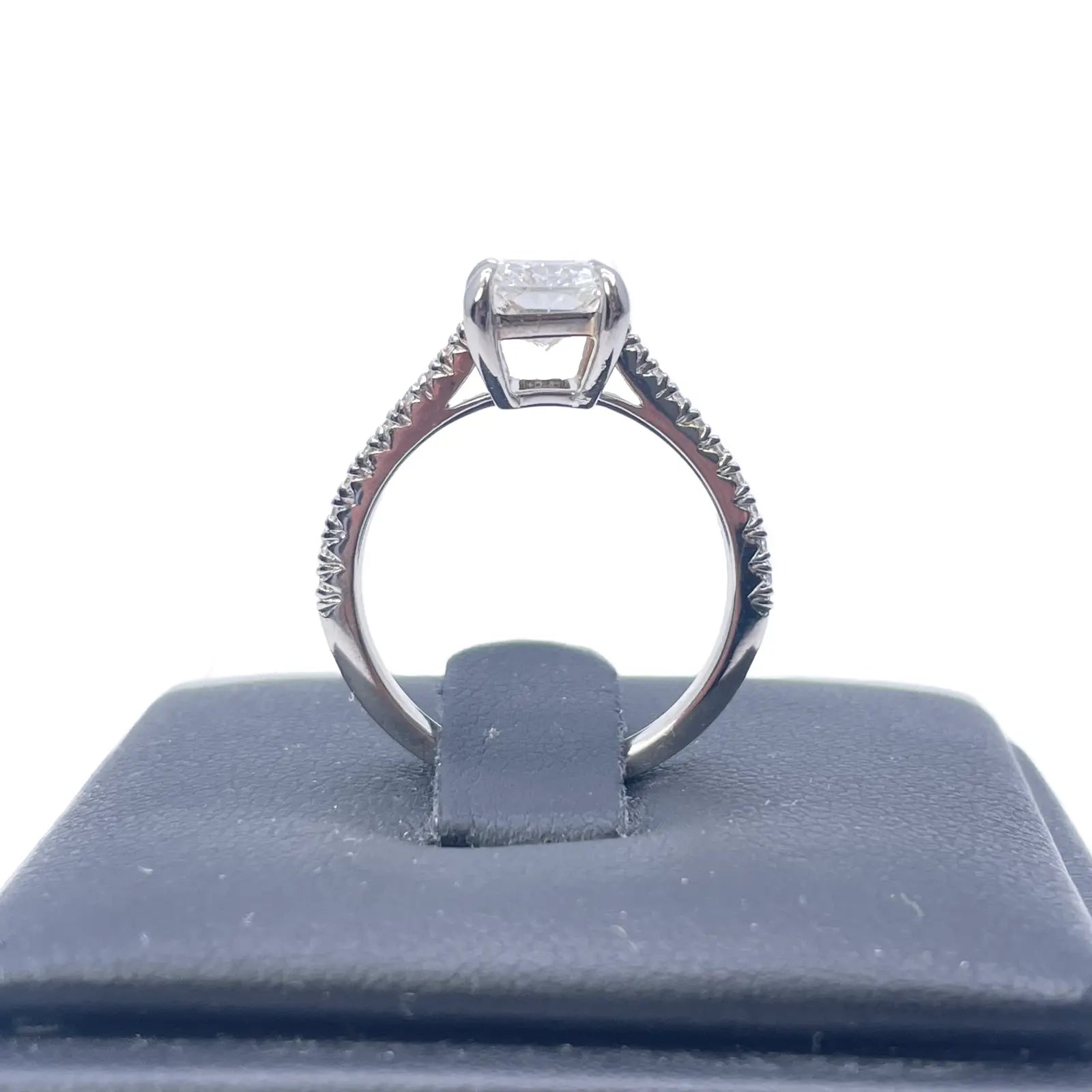 18ct White Gold 4-Claw Lab Grown Radiant Diamond Engagement Ring 2.28ct GIA  Diamond Ring