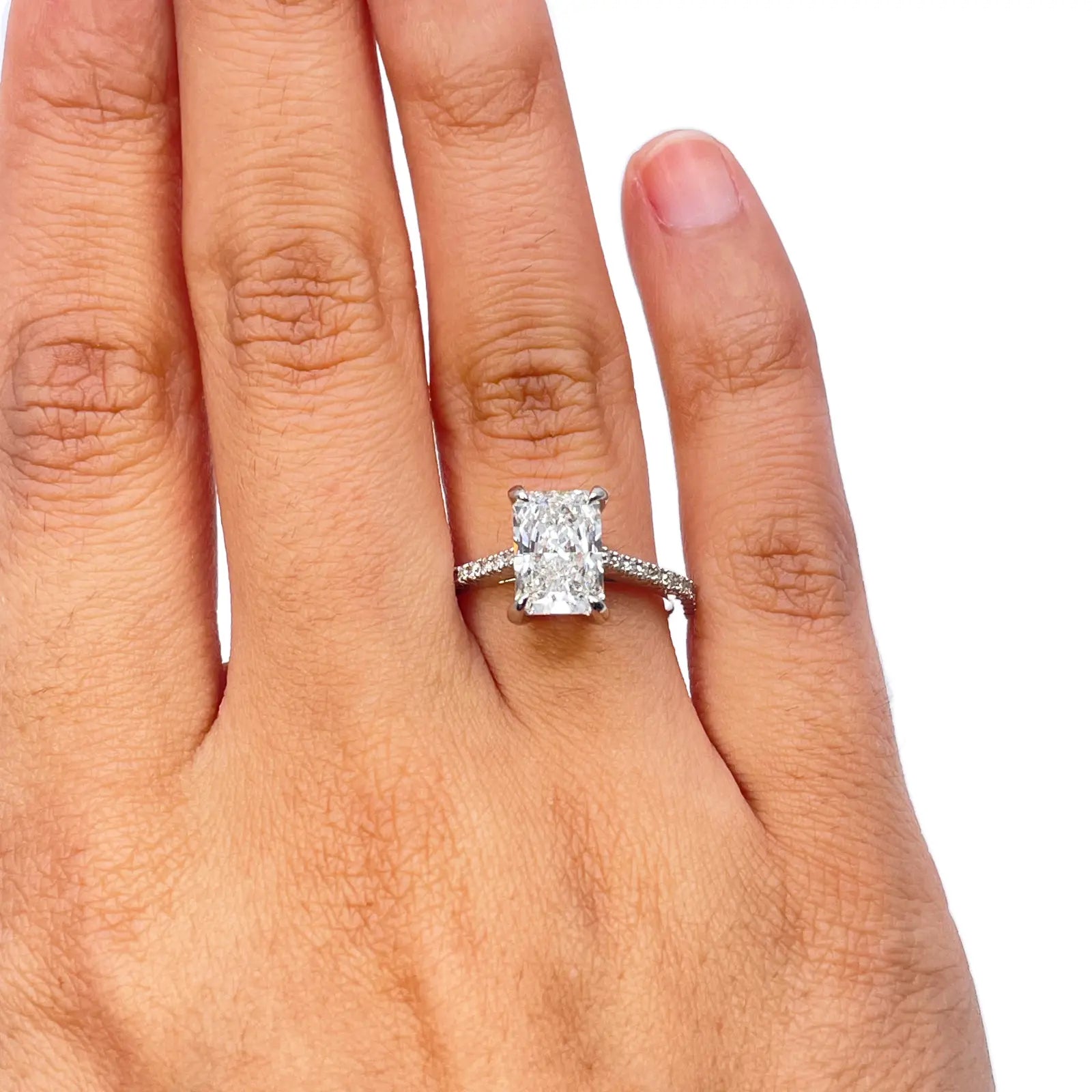 18ct White Gold 4-Claw Lab Grown Radiant Diamond Engagement Ring 2.28ct GIA  Diamond Ring