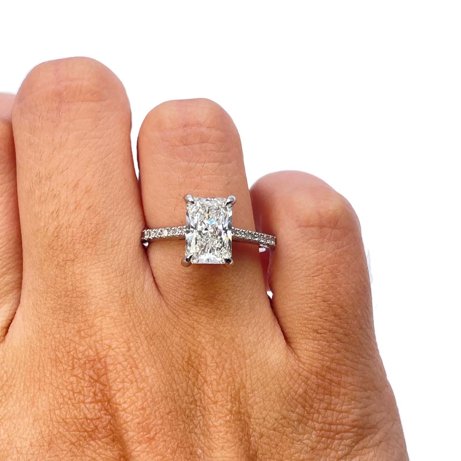 18ct White Gold 4-Claw Lab Grown Radiant Diamond Engagement Ring 2.28ct GIA  Diamond Ring