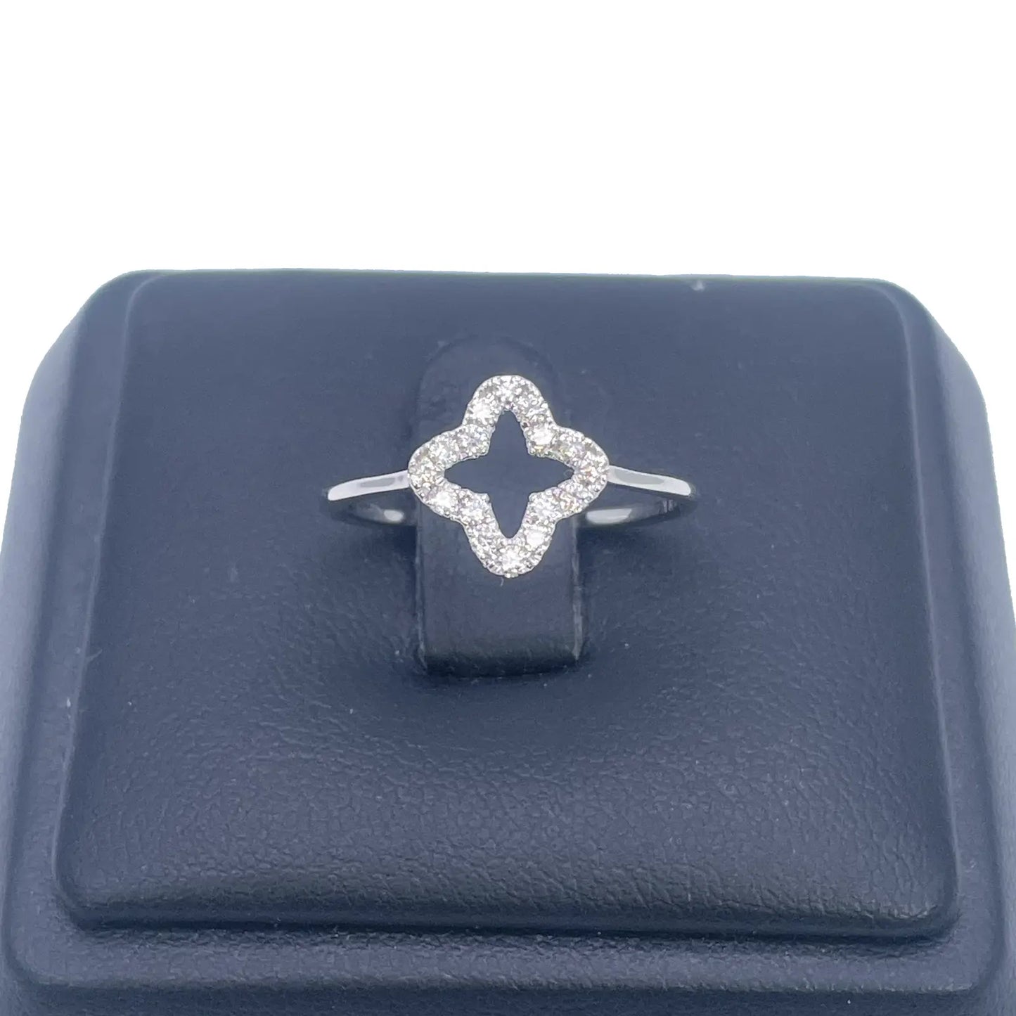 18ct White Gold Diamond Clover/Flower Shaped Ring 0.19ct  Diamond Ring
