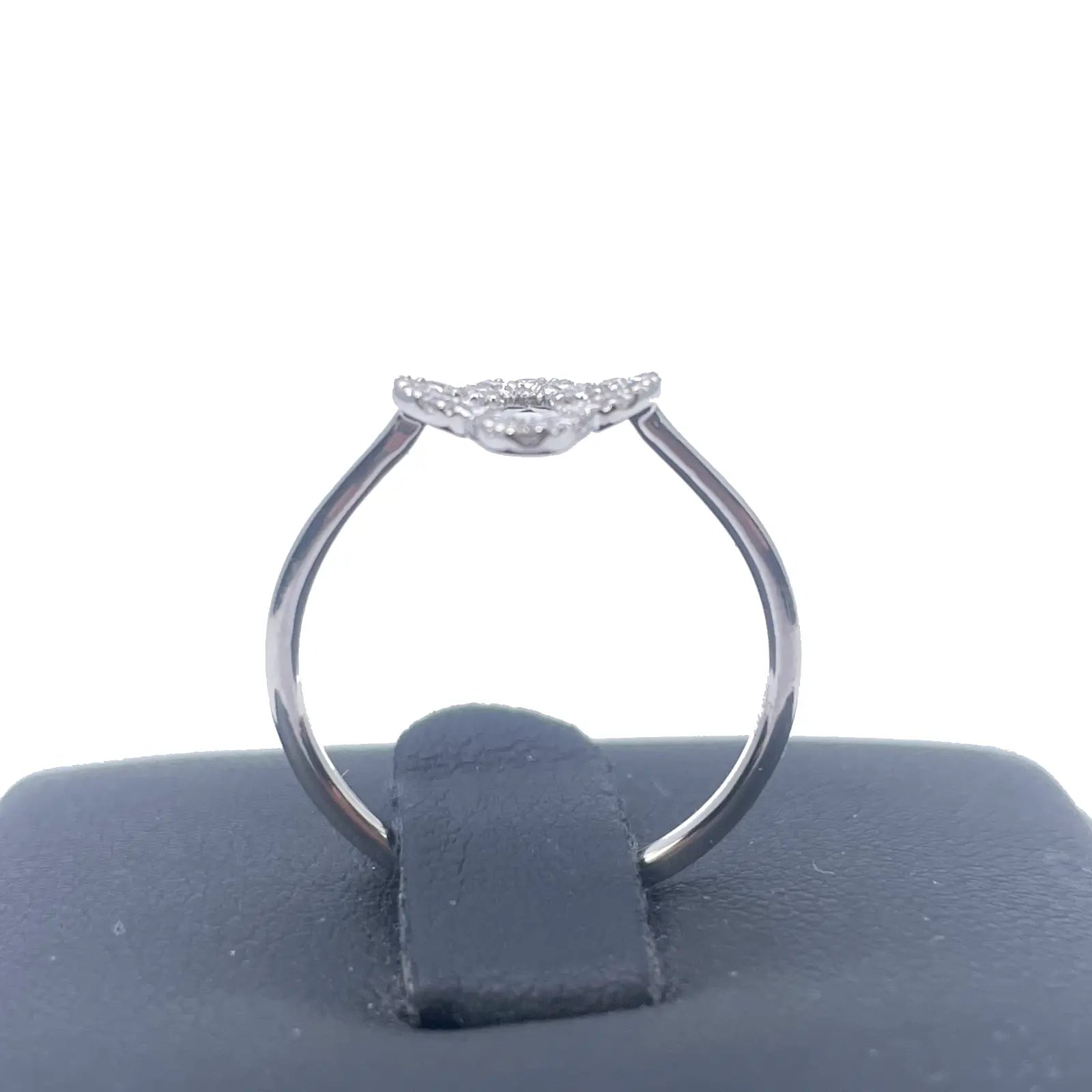 18ct White Gold Diamond Clover/Flower Shaped Ring 0.19ct  Diamond Ring