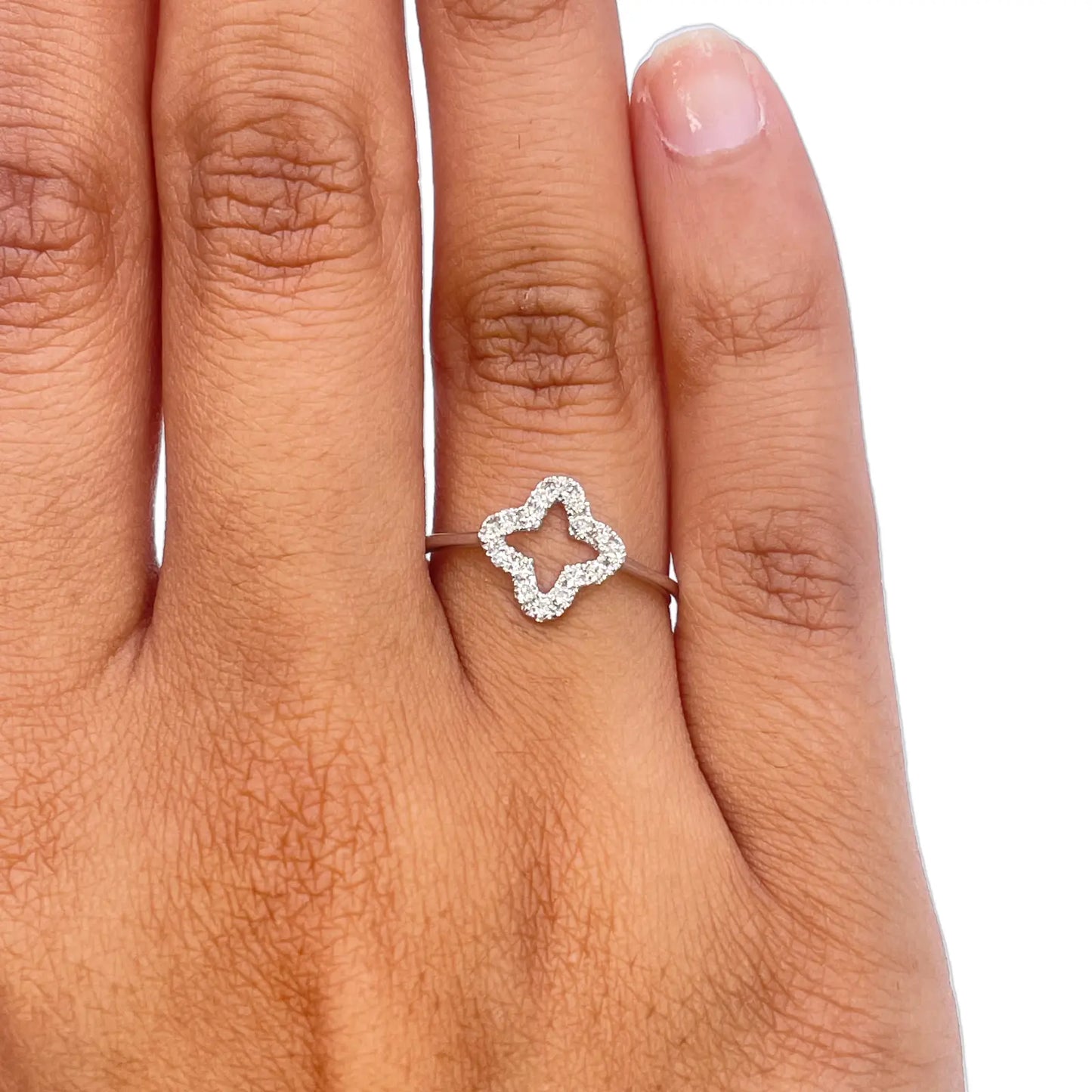 18ct White Gold Diamond Clover/Flower Shaped Ring 0.19ct  Diamond Ring