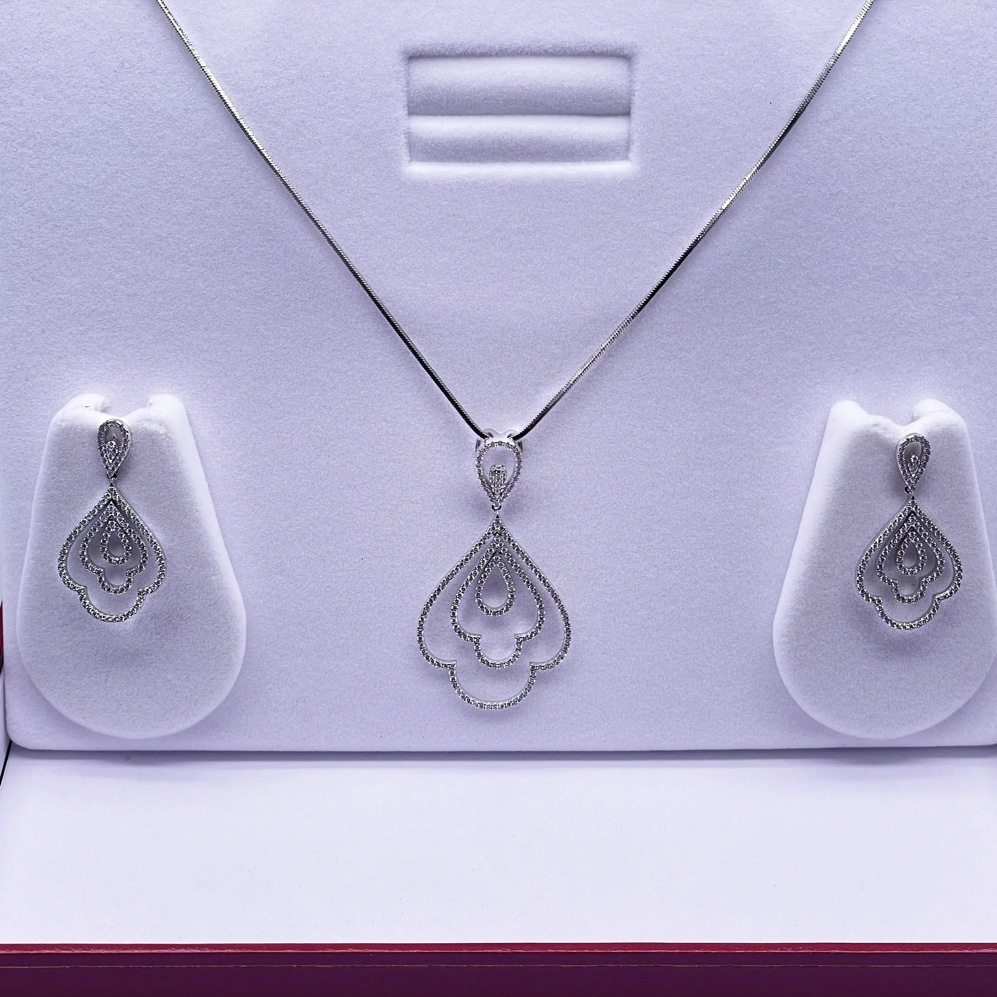 18ct White Gold Diamond Pendant & Chain + Matching Earrings 2.56cts SI/G-H 