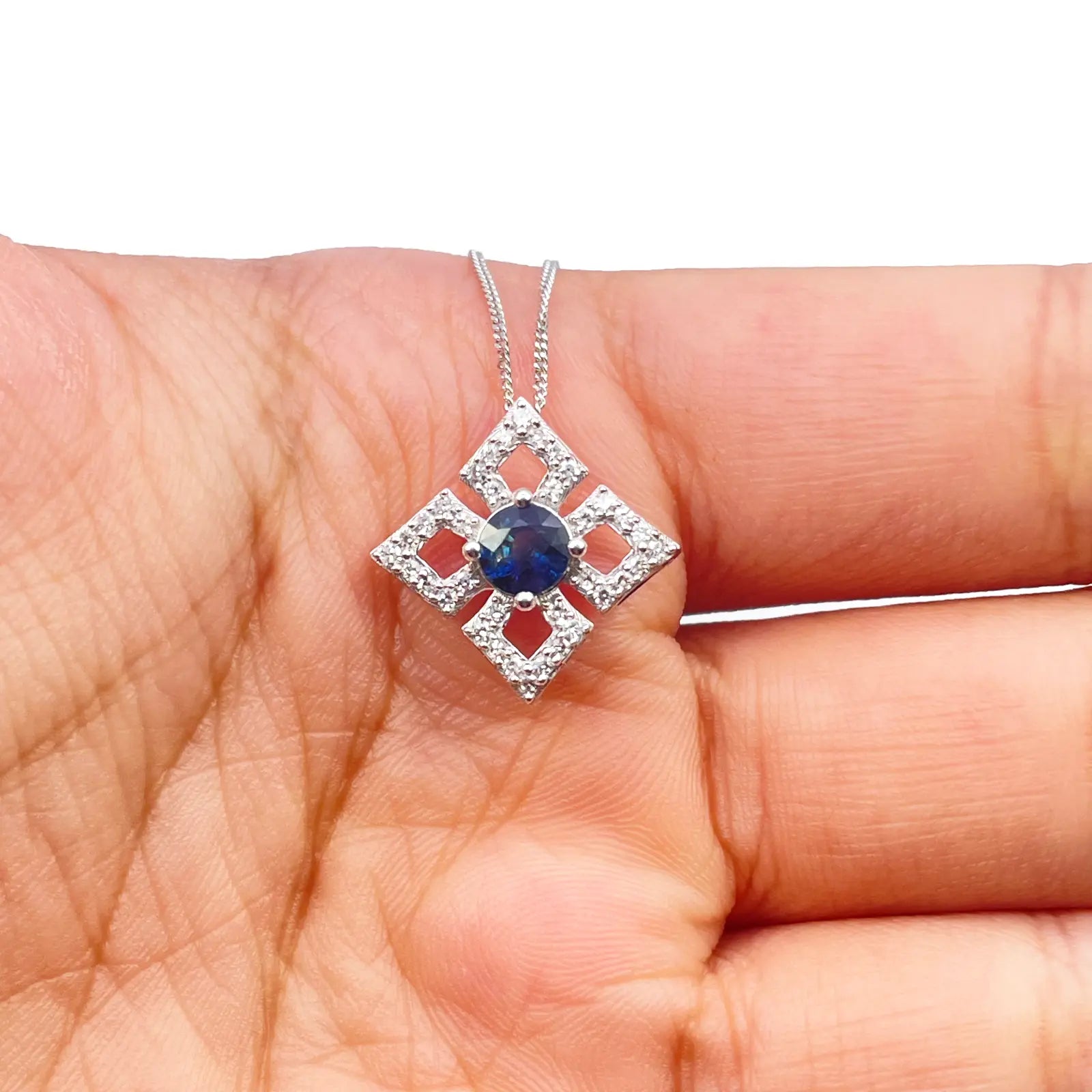 18ct White Gold Diamond & Sapphire Kite Pendant With A 16''inch Chain Necklace 0.77ct 