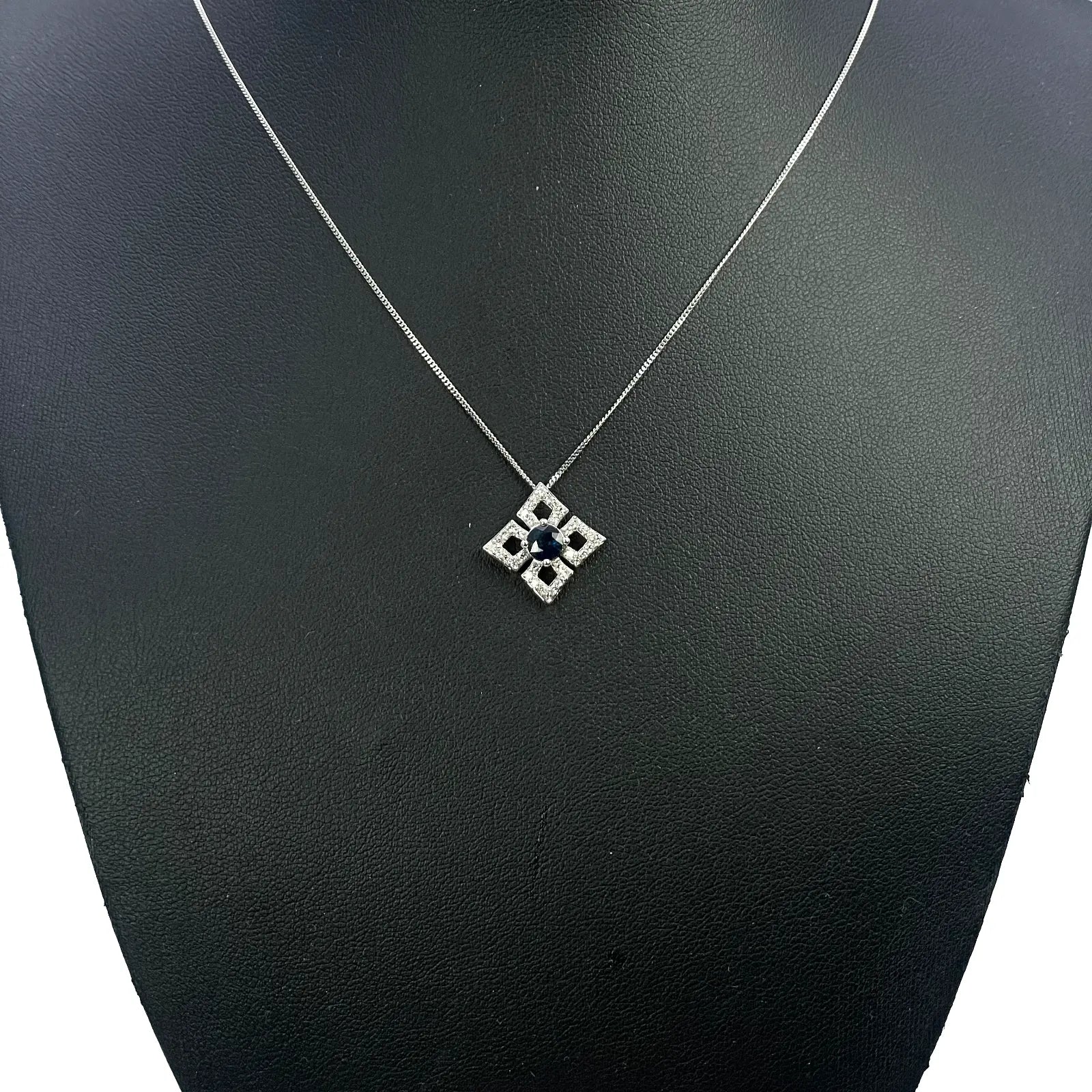 18ct White Gold Diamond & Sapphire Kite Pendant With A 16''inch Chain Necklace 0.77ct 