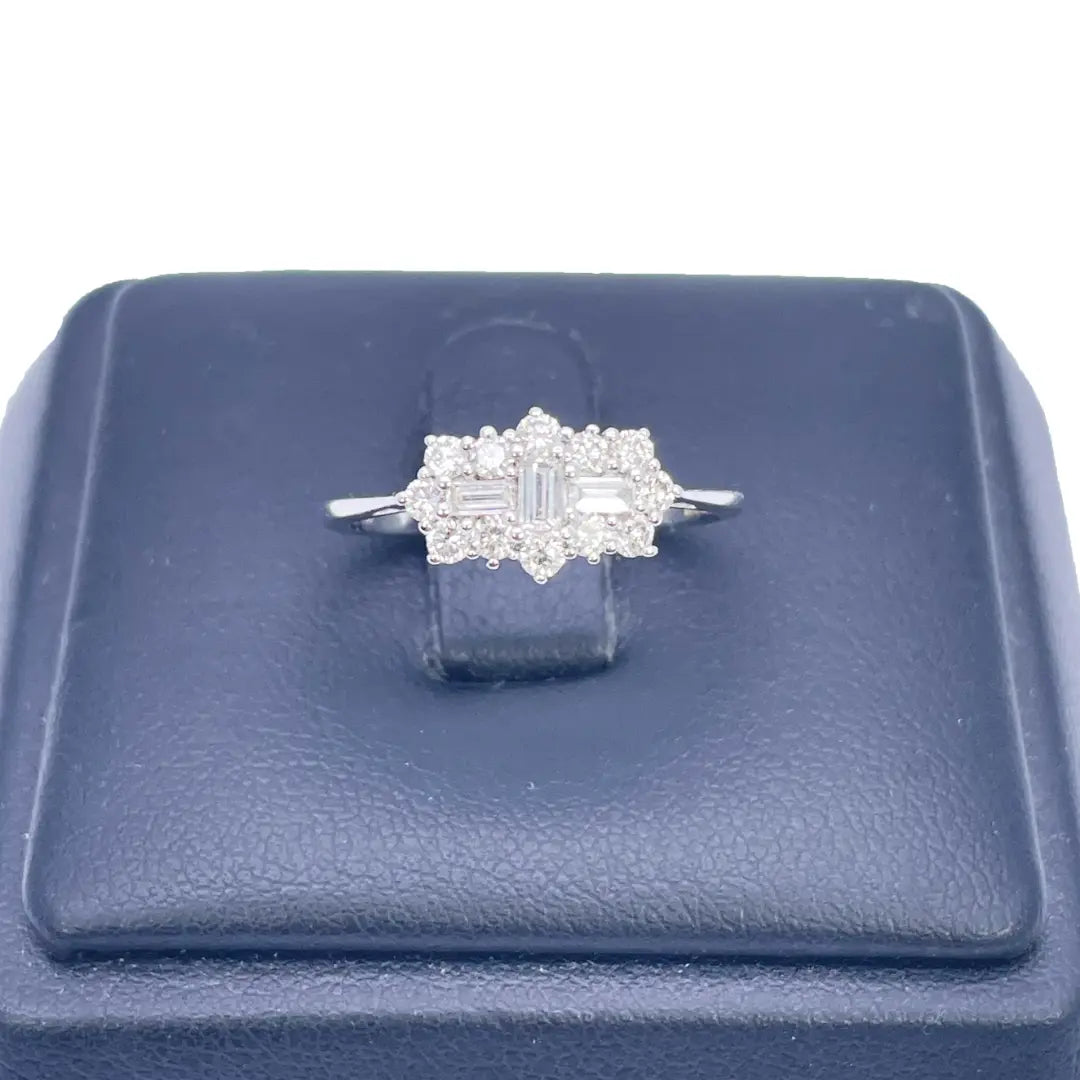 18ct White Gold Natural Diamond Round & Baguette Cluster Ring 0.50ct GVS  Diamond Ring