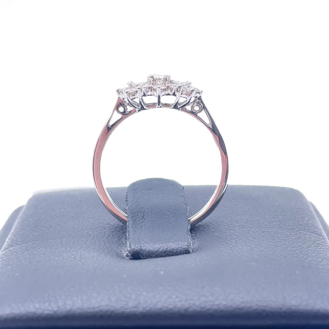 18ct White Gold Natural Diamond Round & Baguette Cluster Ring 0.50ct GVS  Diamond Ring