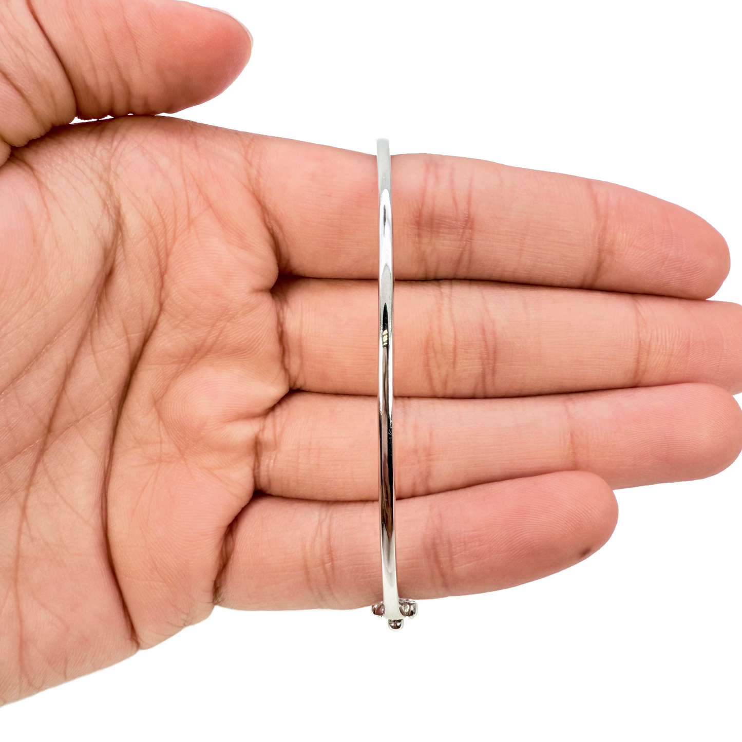 18ct White Gold Natural Round Pave Diamond High-Polished Oval Bangle 0.50ct  Diamond Bracelets