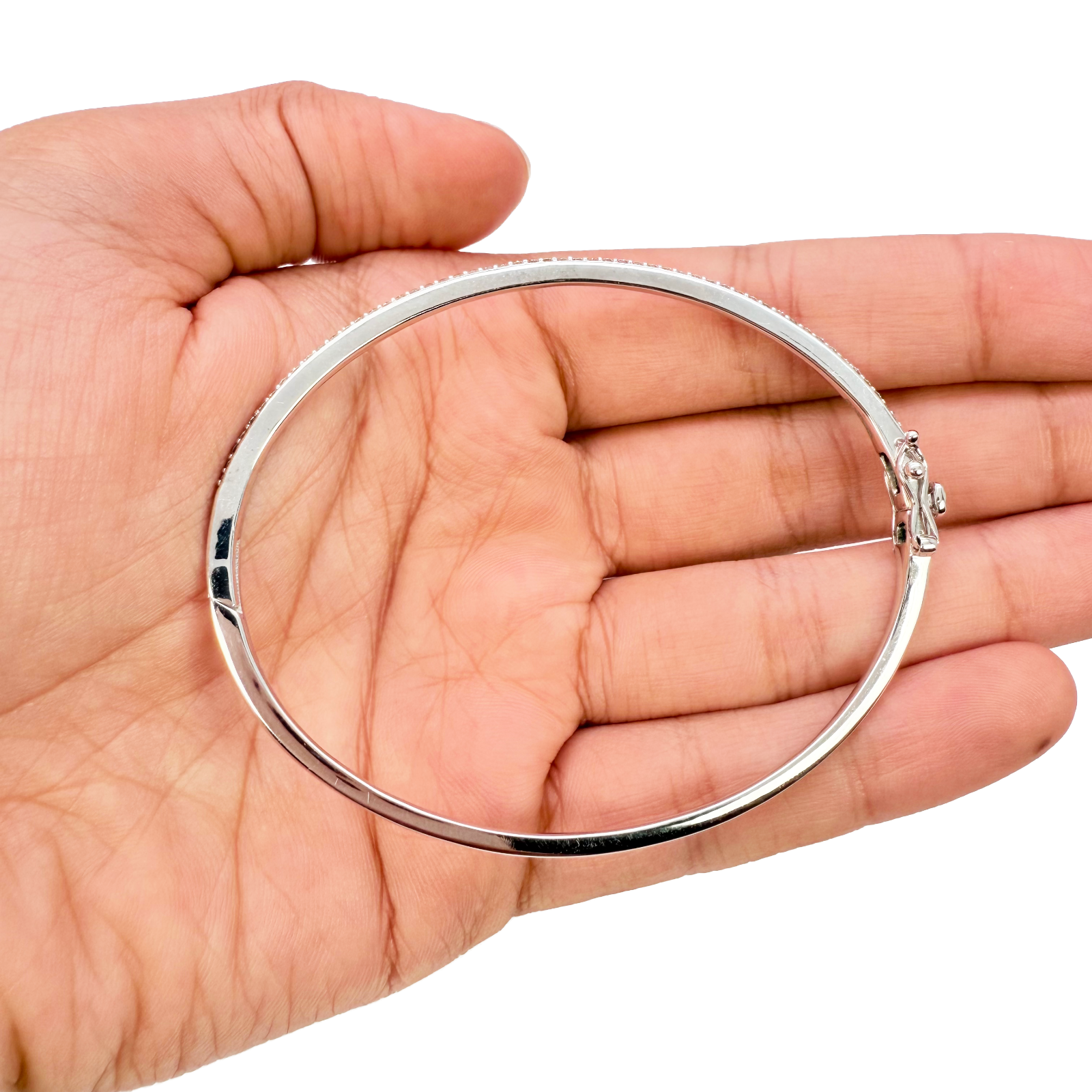 18ct White Gold Natural Round Pave Diamond High-Polished Oval Bangle 0.50ct  Diamond Bracelets