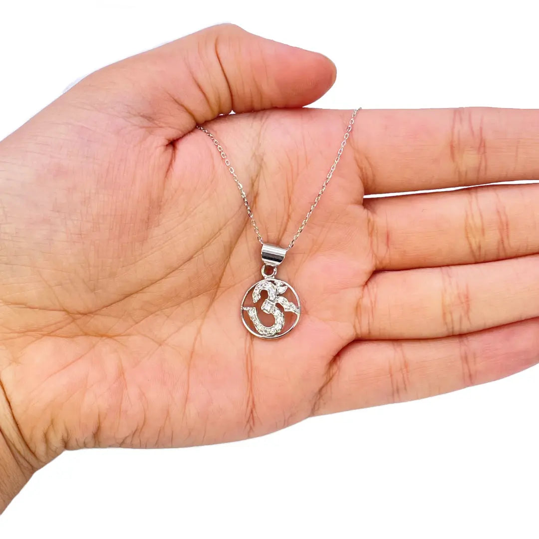 18ct White Gold Round Classic OM Cubic Zirconia Pendant 13.7mm Width 