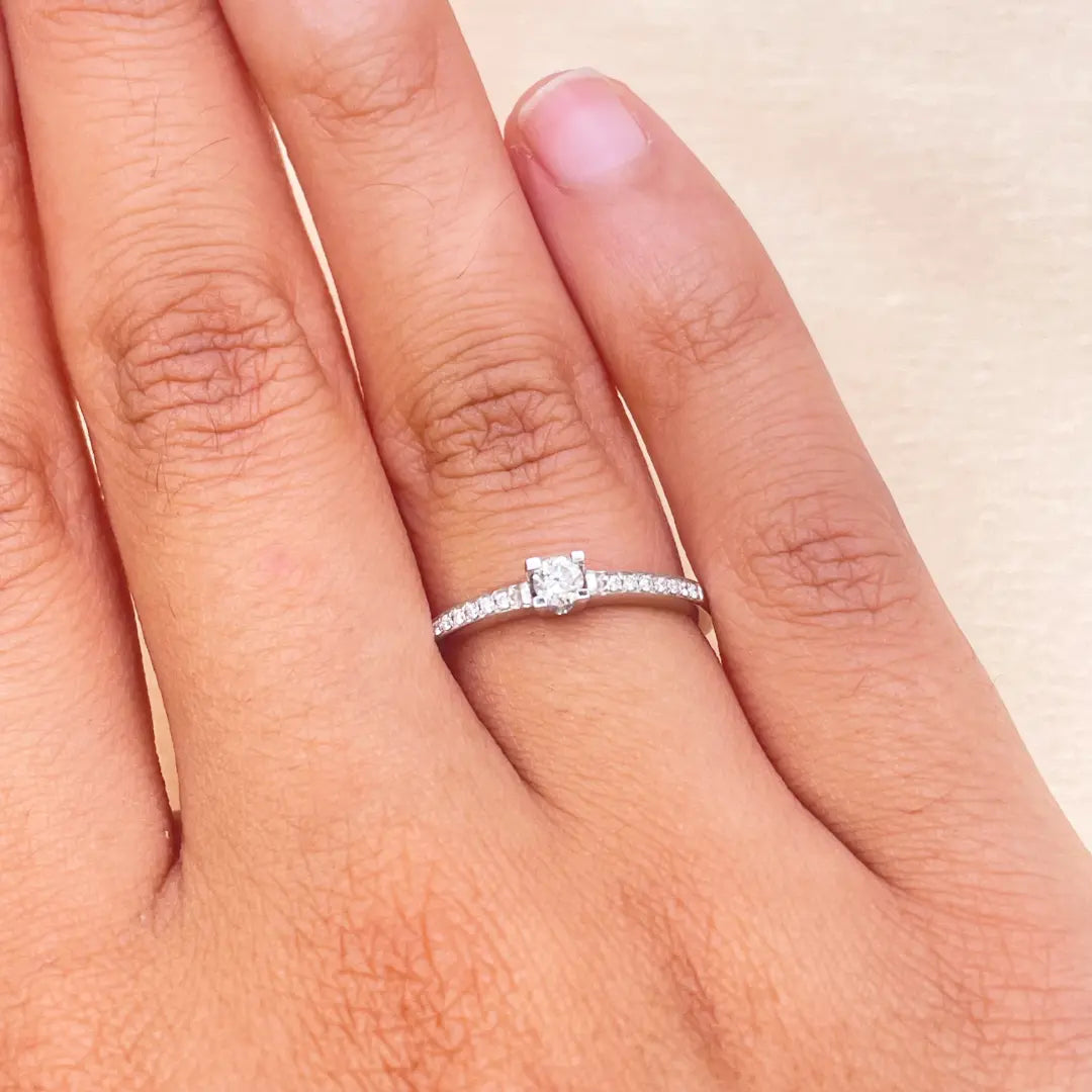 18ct White Gold Round Cut Diamond Engagement Ring 0.15 carats  Diamond Ring
