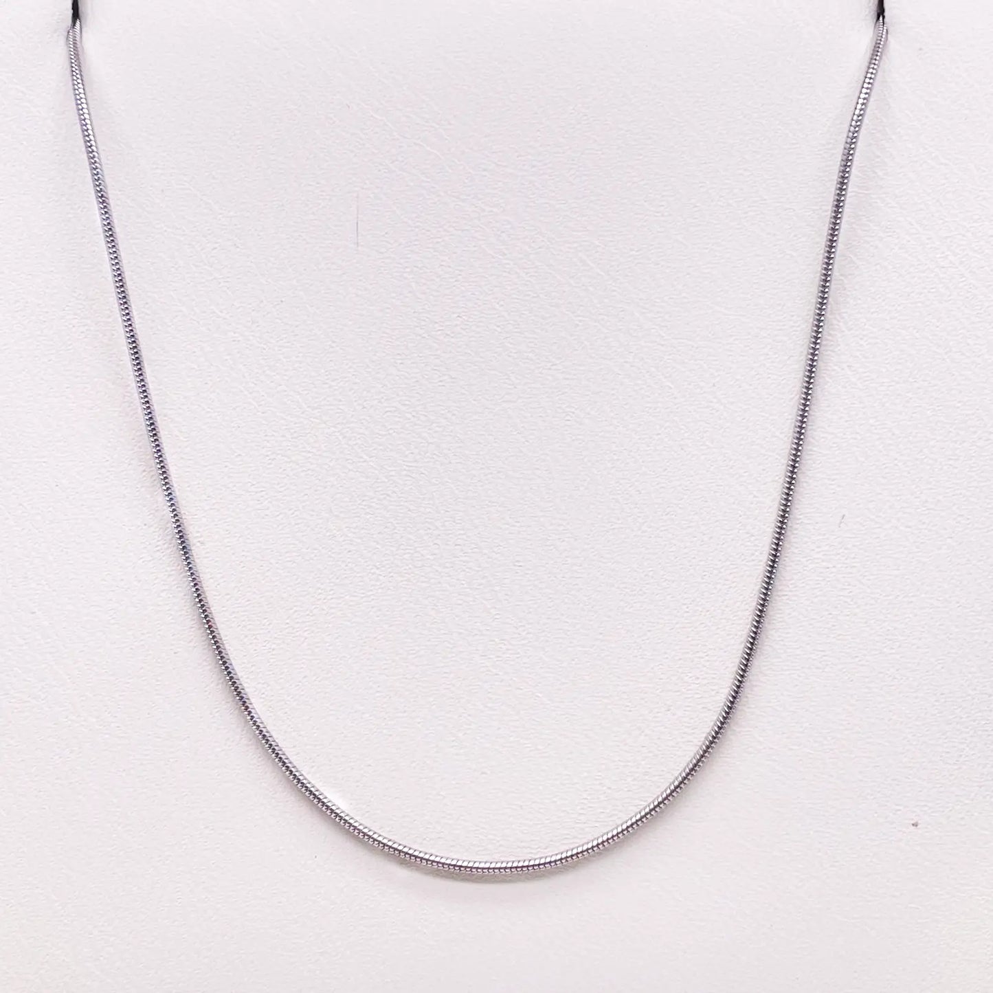 18ct White Gold Snake Necklace 16  Gold Chain