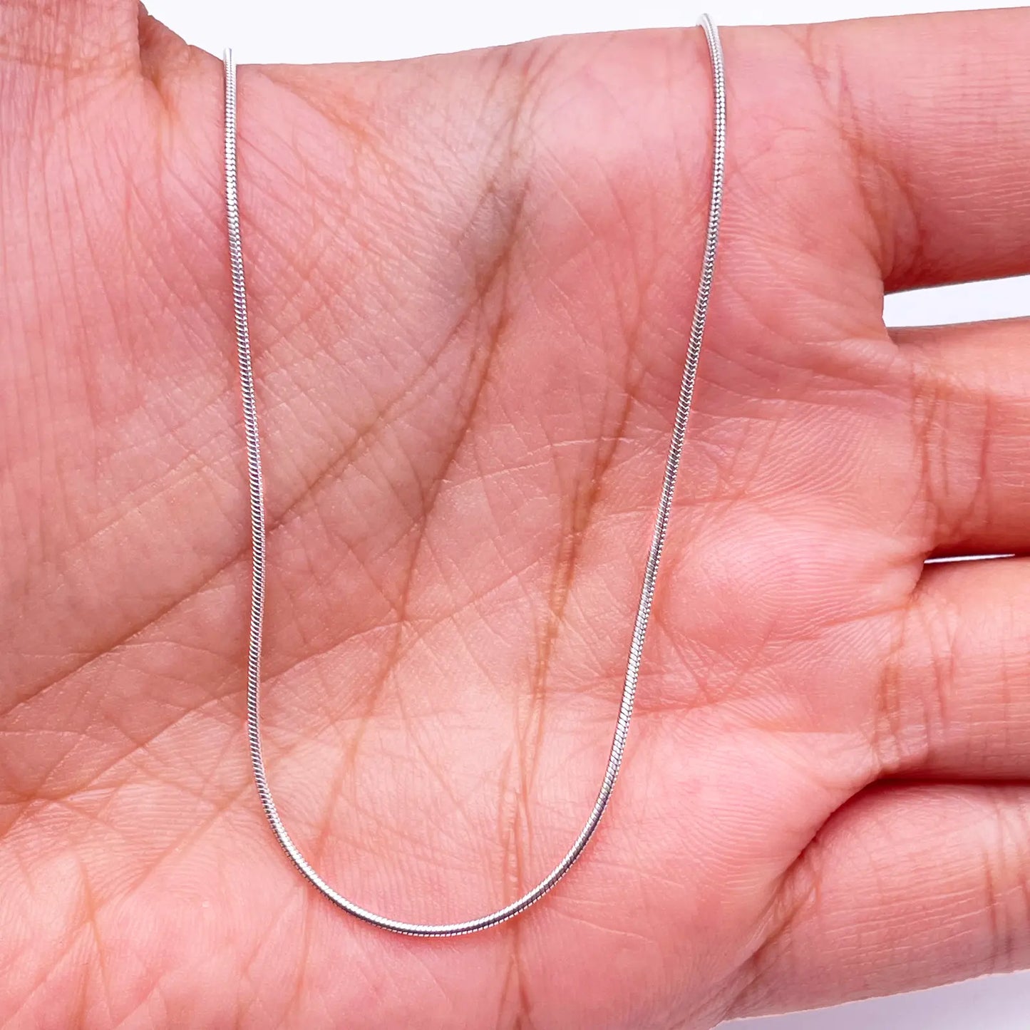 18ct White Gold Snake Necklace 16  Gold Chain