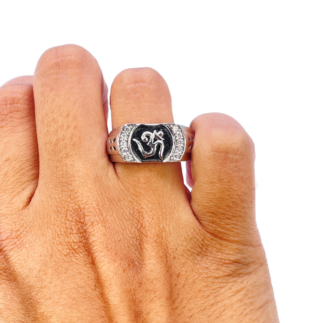 18ct White Gold & Round Cubic Zirconia Gents OM Signet Ring 