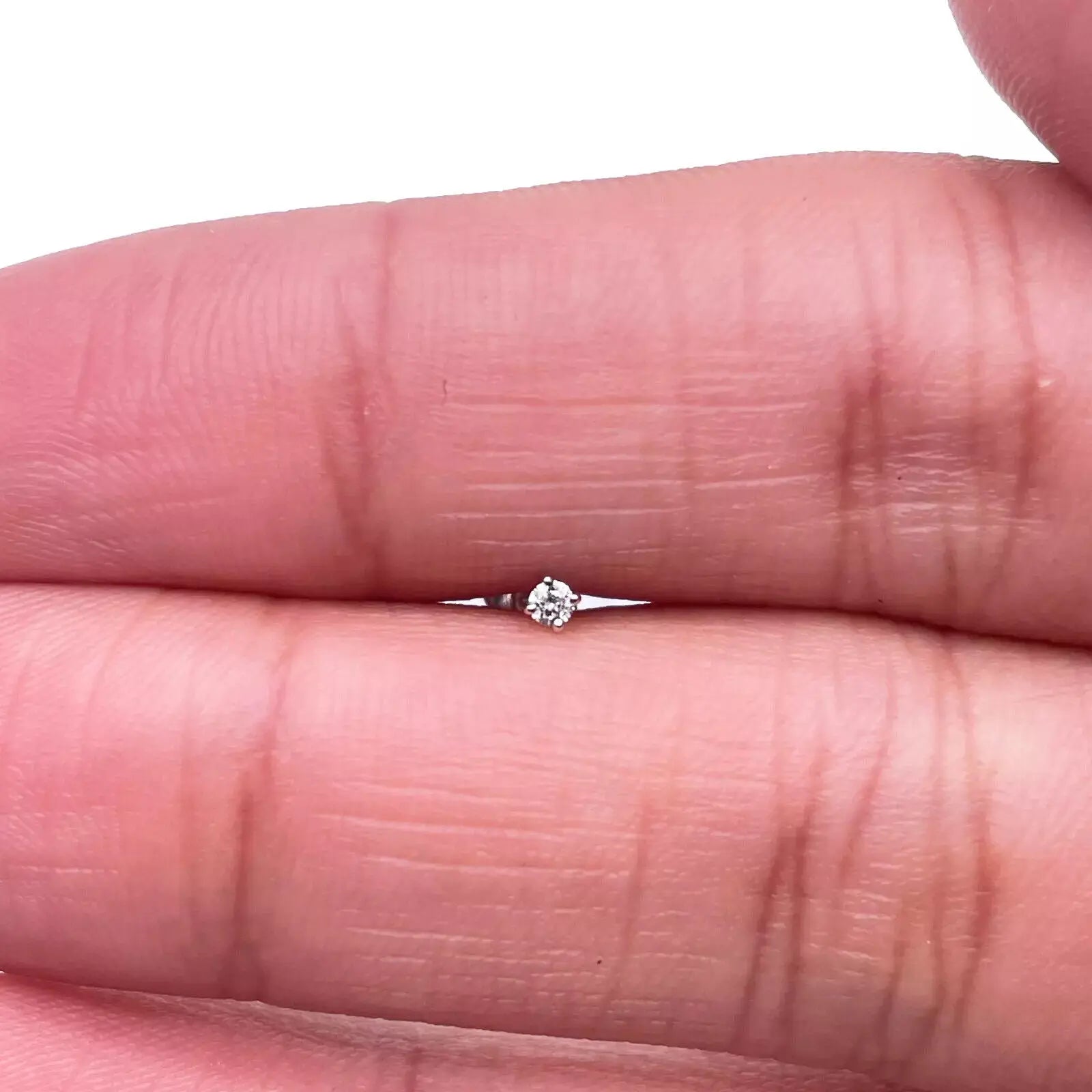 18ct White Or Yellow Gold Diamond Nose Stud Pin 0.02ct 4 claw 1.7mm Width 