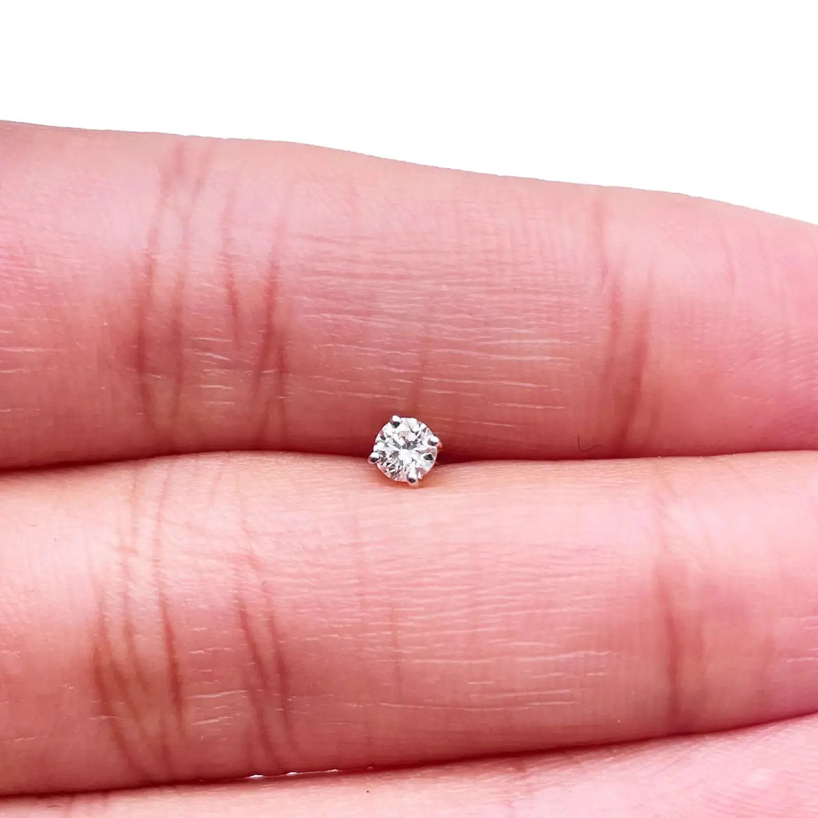 18ct White Or Yellow Gold Diamond Nose Stud Pin 0.12ct 4claw 3.0mm Width 