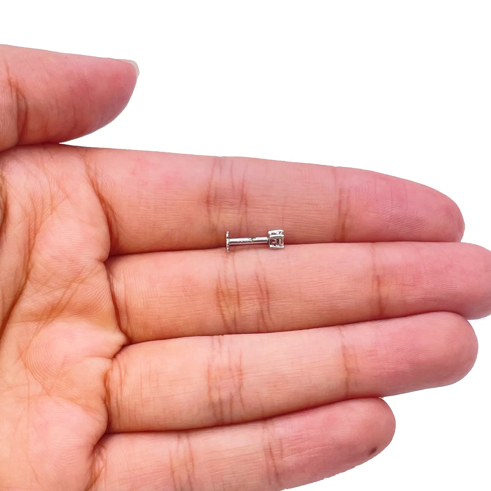 18ct White Or Yellow Gold Princess Diamond Nose Stud Pin 0.05ct 4 claw 2.6mm 