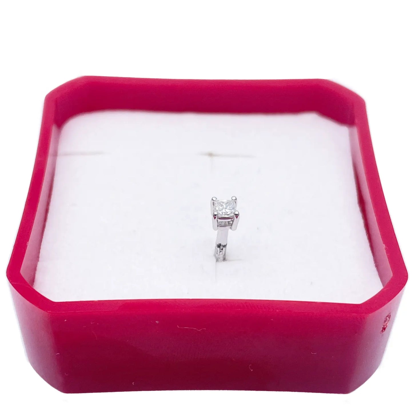 18ct White Or Yellow Gold Princess Diamond Nose Stud Pin 0.05ct 4 claw 2.6mm 