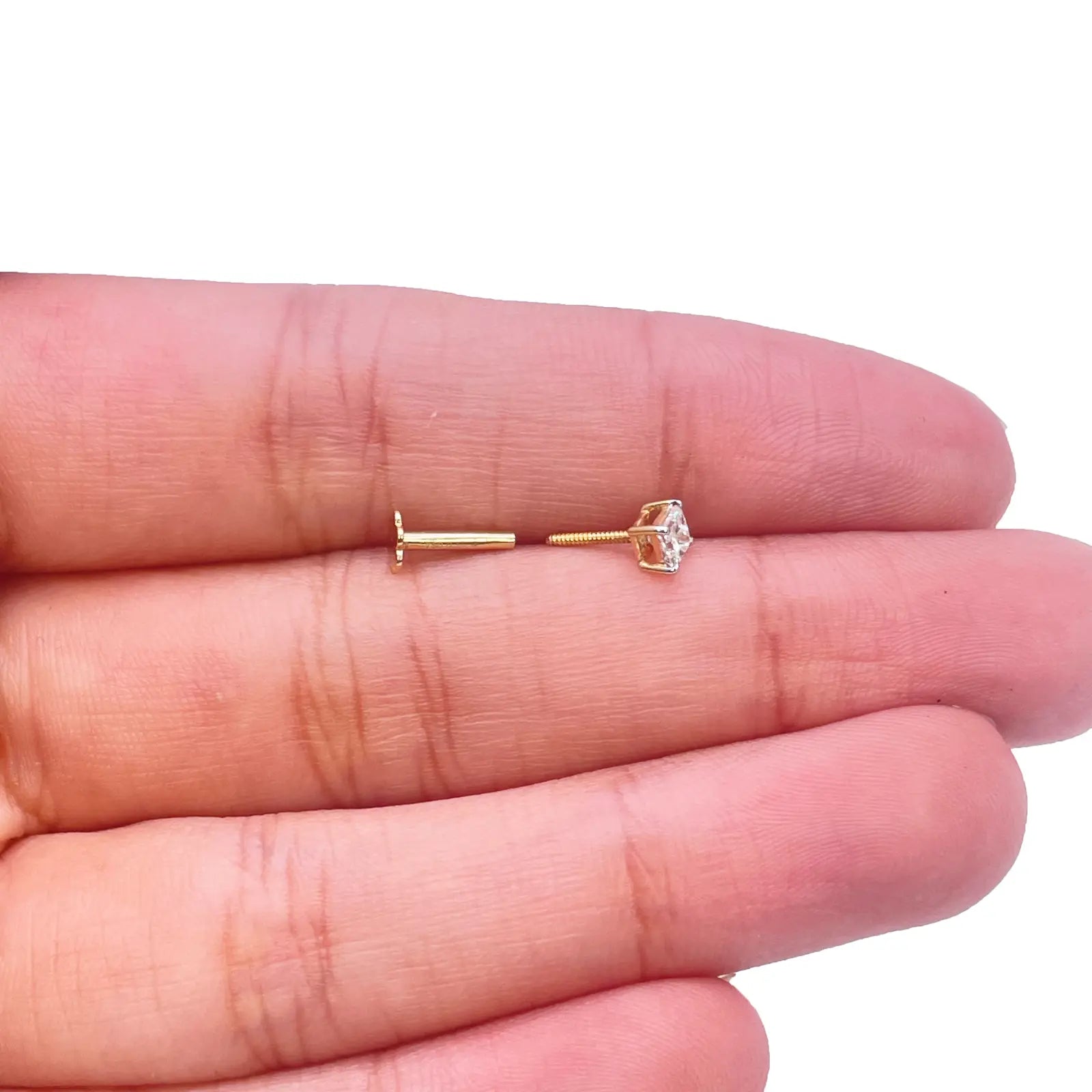 18ct White Or Yellow Gold Princess Diamond Nose Stud Pin 0.15ct 4 claw 3.4mm 