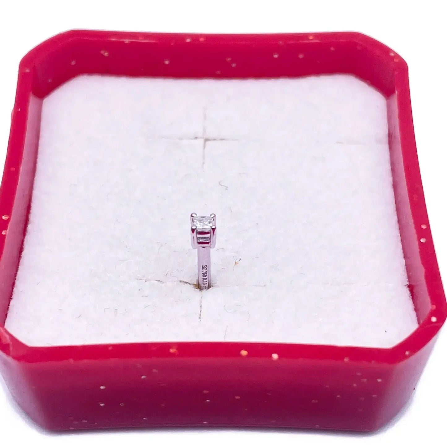 18ct White Or Yellow Gold Princess Diamond Nose Stud Pin 0.15ct 4 claw 3.4mm 