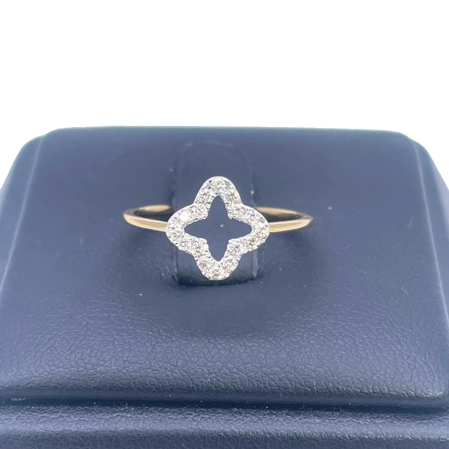 18ct Yellow Gold Diamond Clover/Flower Shaped Ring 0.18ct  Diamond Ring