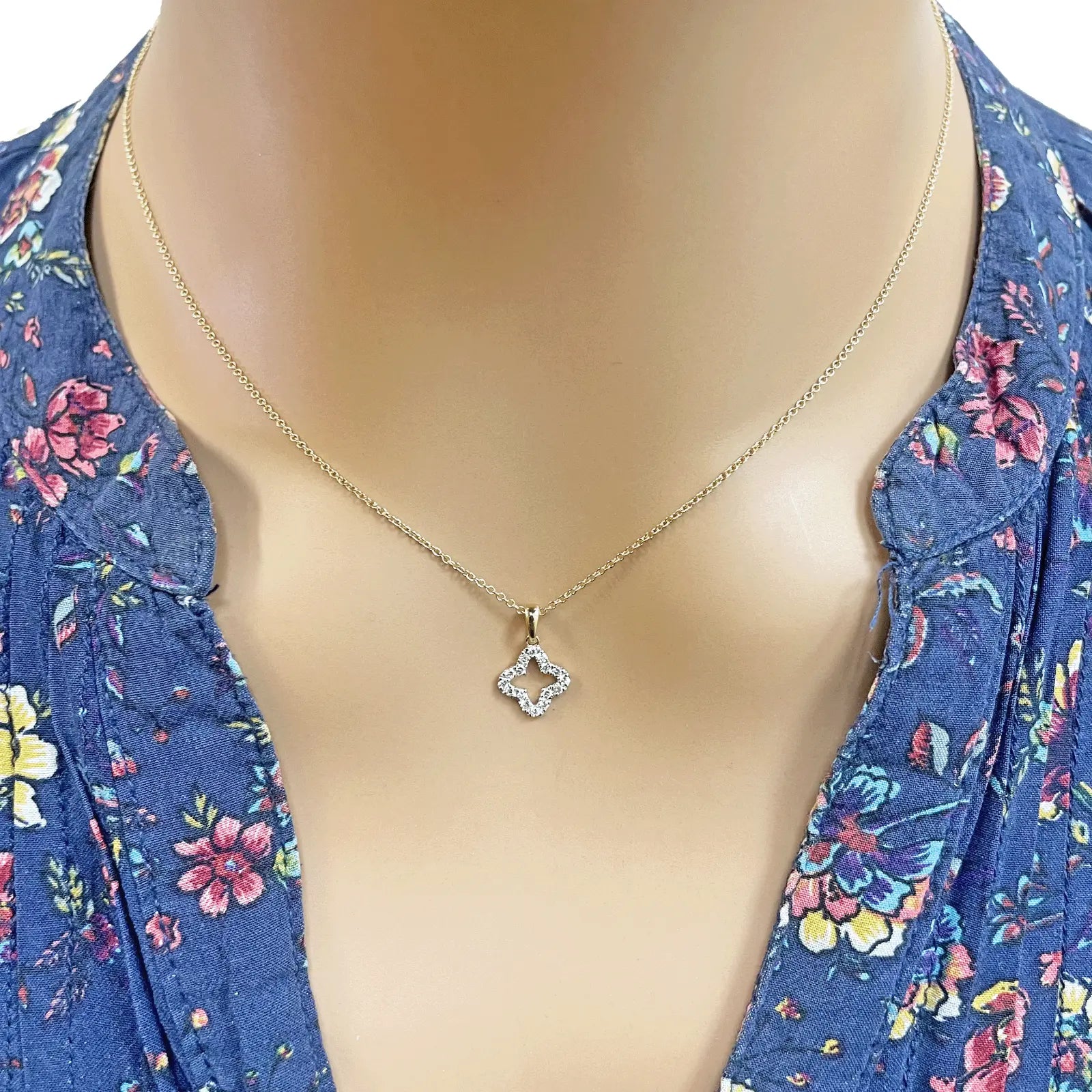 18ct Yellow Gold Diamond Clover Necklace Stud Earrings Matching Set 0.38ct 