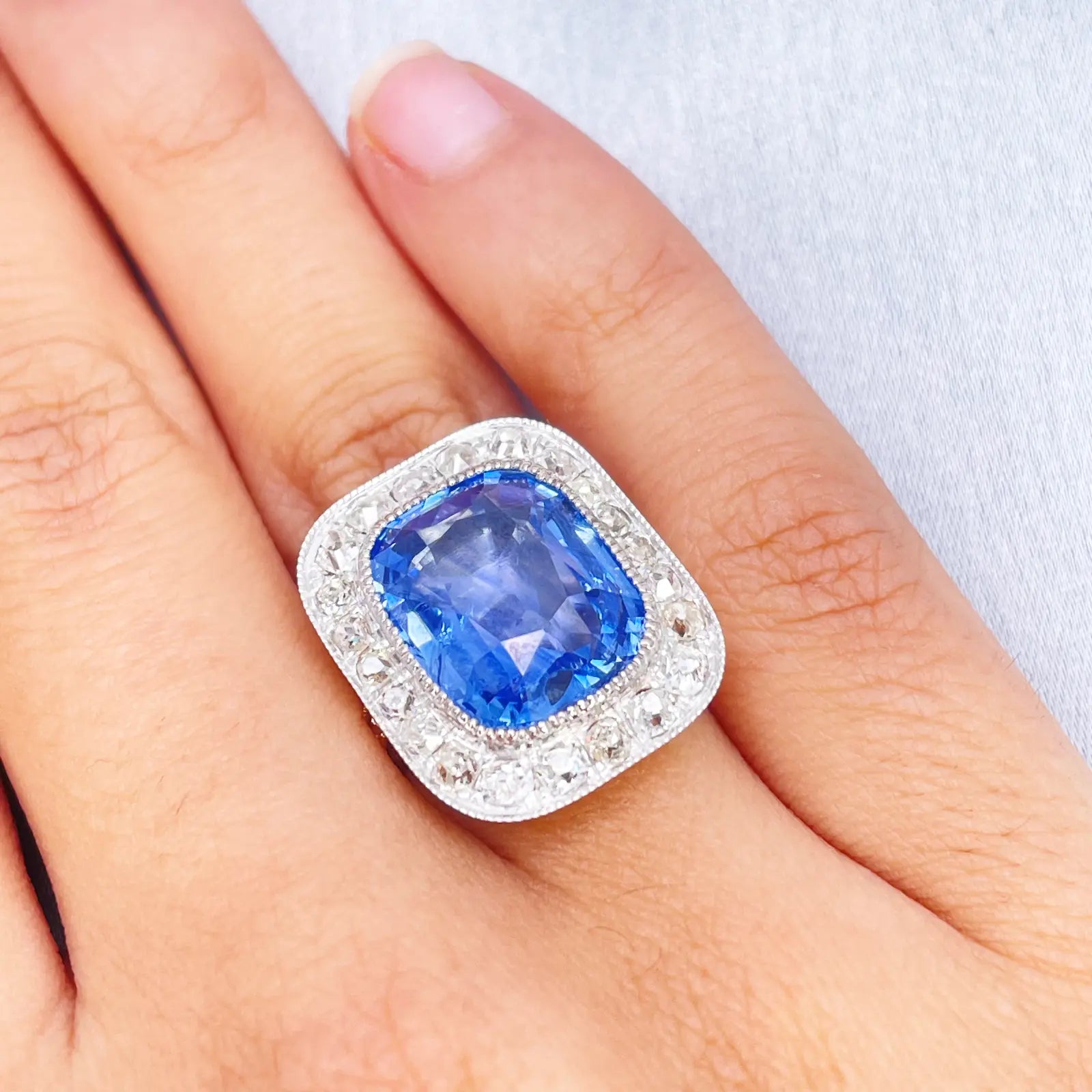 18ct Yellow Gold Natural Blue Sapphire Diamond Rectangular Cushion Ring 10.7ct  Diamond Ring