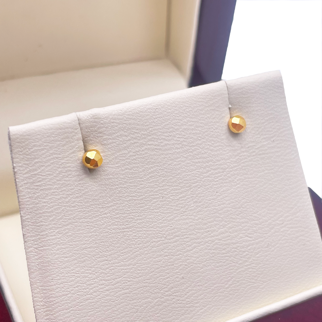 22ct Yellow Plain Gold Baby Stud earrings claw set Child Friendly 2.8 MM