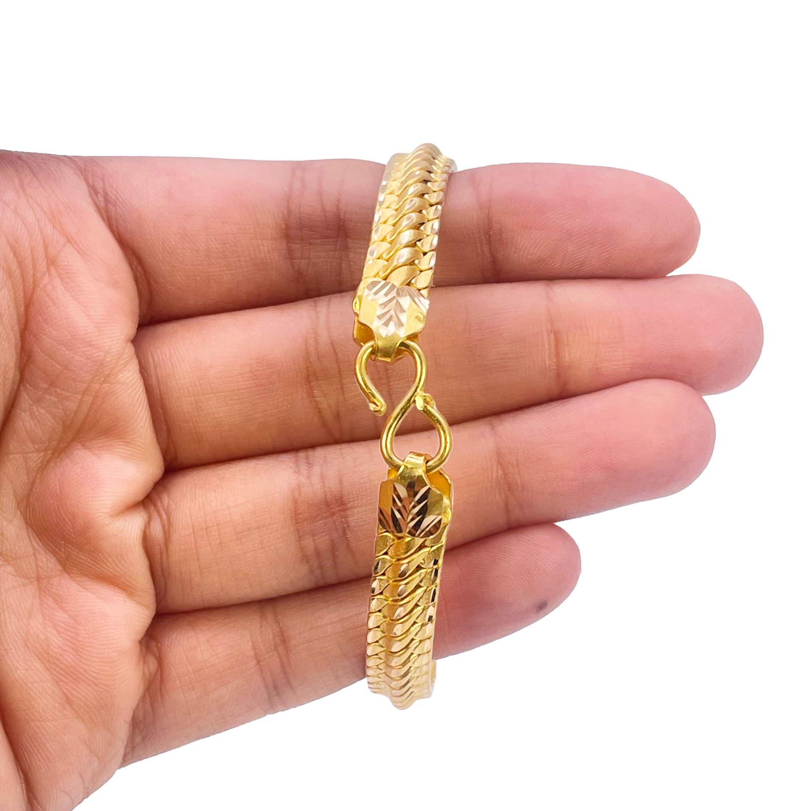 22ct Gold Cowboy Gents Lightweight Diamond Cut Bracelet 8 Inches 7.4mm Width 