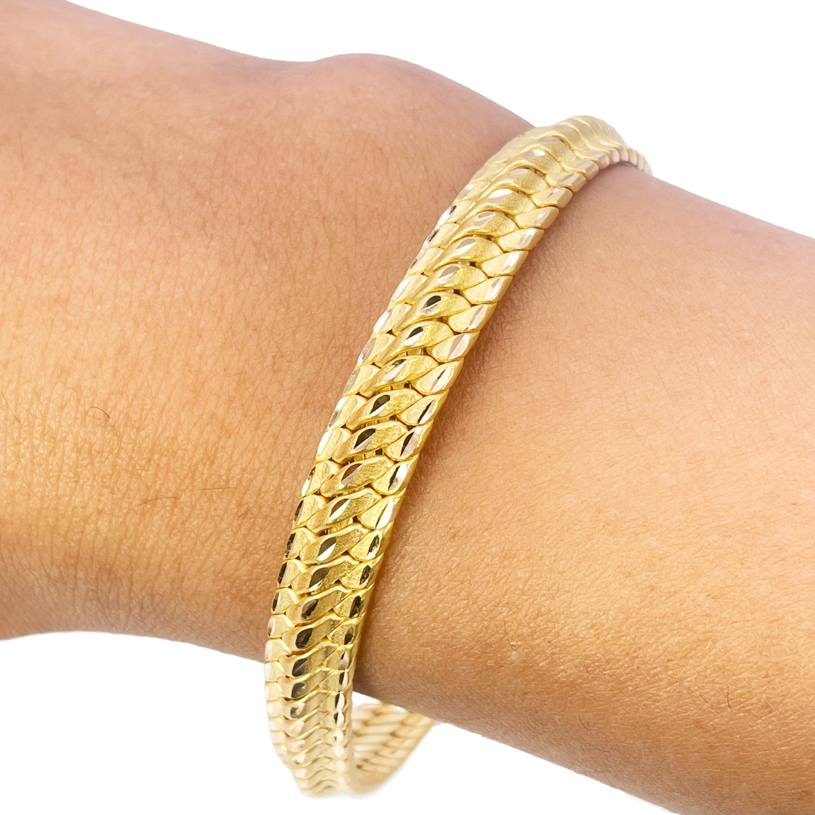 22ct Gold Cowboy Gents Lightweight Diamond Cut Bracelet 8 Inches 7.4mm Width 