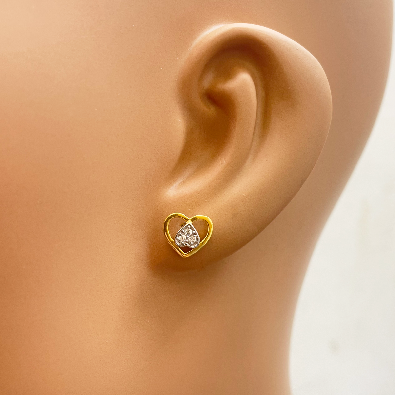 22ct Gold Heart Cubic Zirconia Stud Earrings High Polished - 9x8mm 