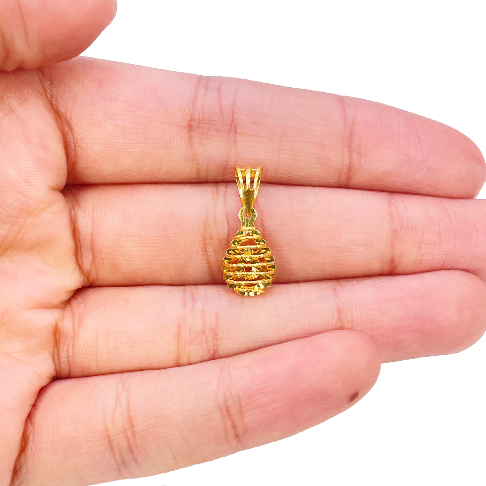 22ct Gold Pear Shaped Pendant Diamond Cut Mesh High Polished 20 mm Length 