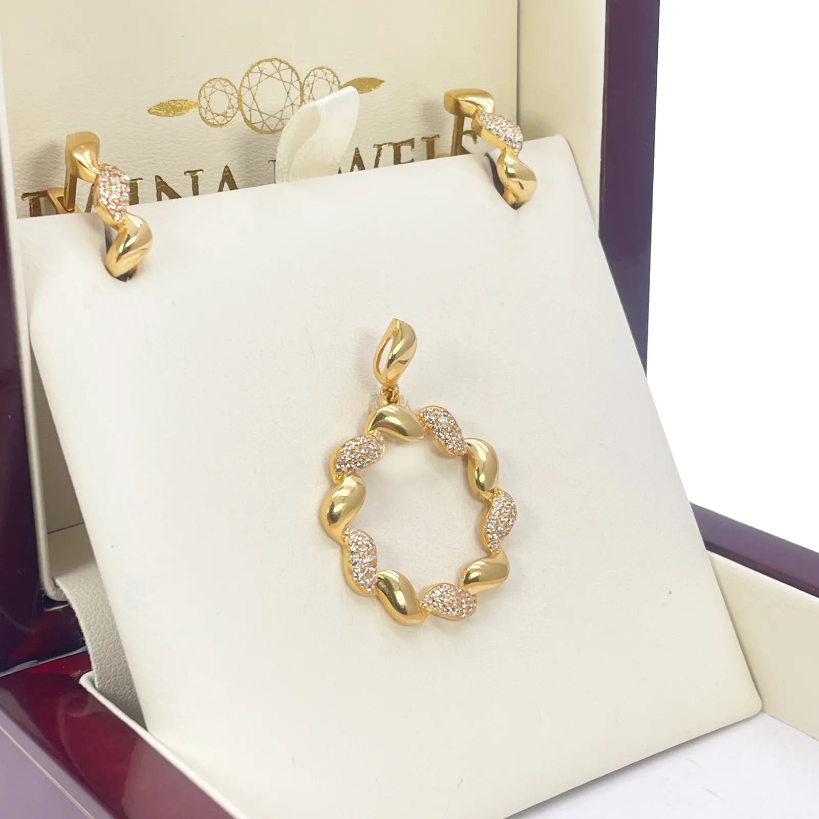 22ct Yellow Gold Circle Of Life Leaf Pendant & Matching Leaf Earrings Set 