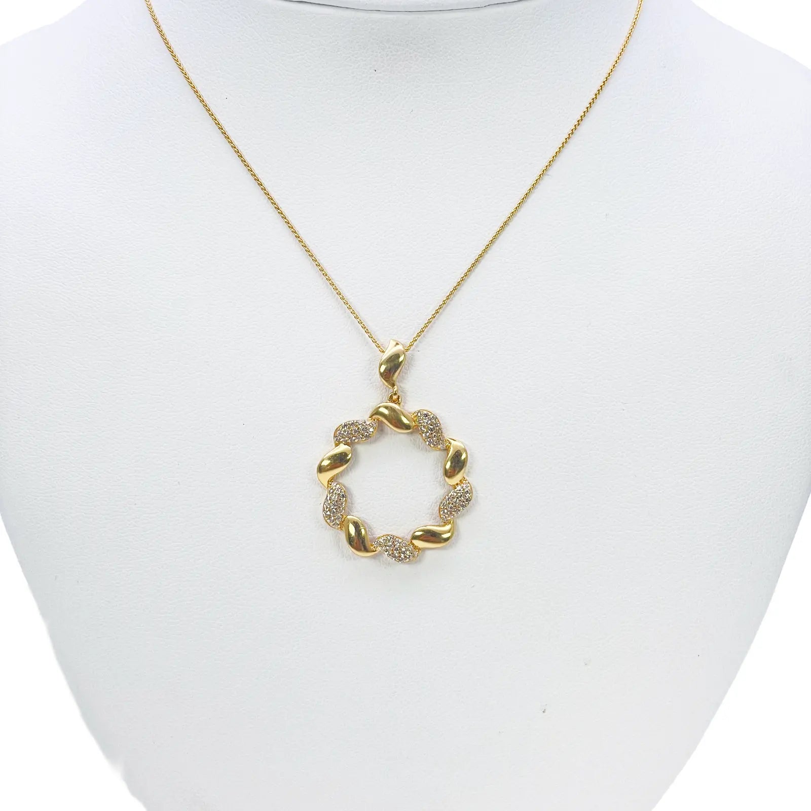 22ct Yellow Gold Circle Of Life Leaf Pendant & Matching Leaf Earrings Set 