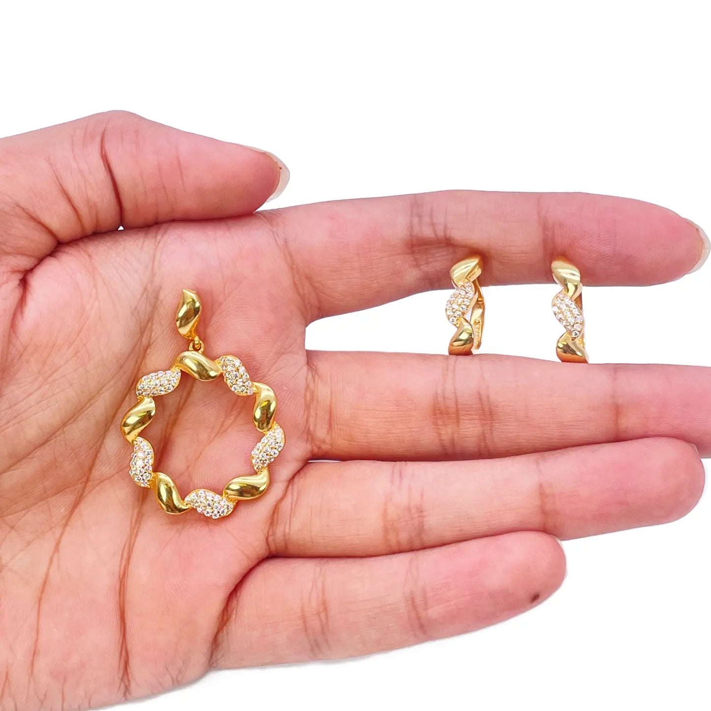 22ct Yellow Gold Circle Of Life Leaf Pendant & Matching Leaf Earrings Set 