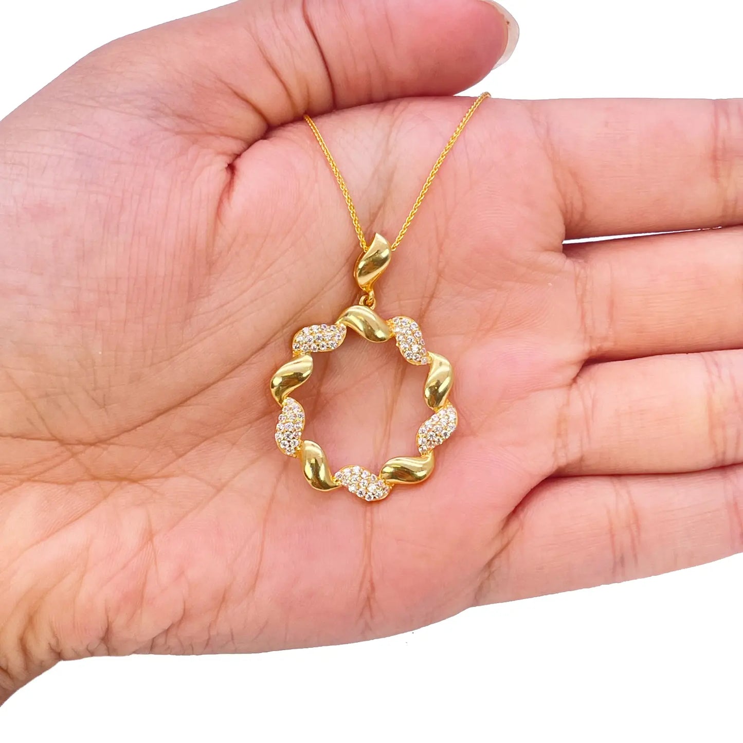 22ct Yellow Gold Circle Of Life Leaf Pendant & Matching Leaf Earrings Set 