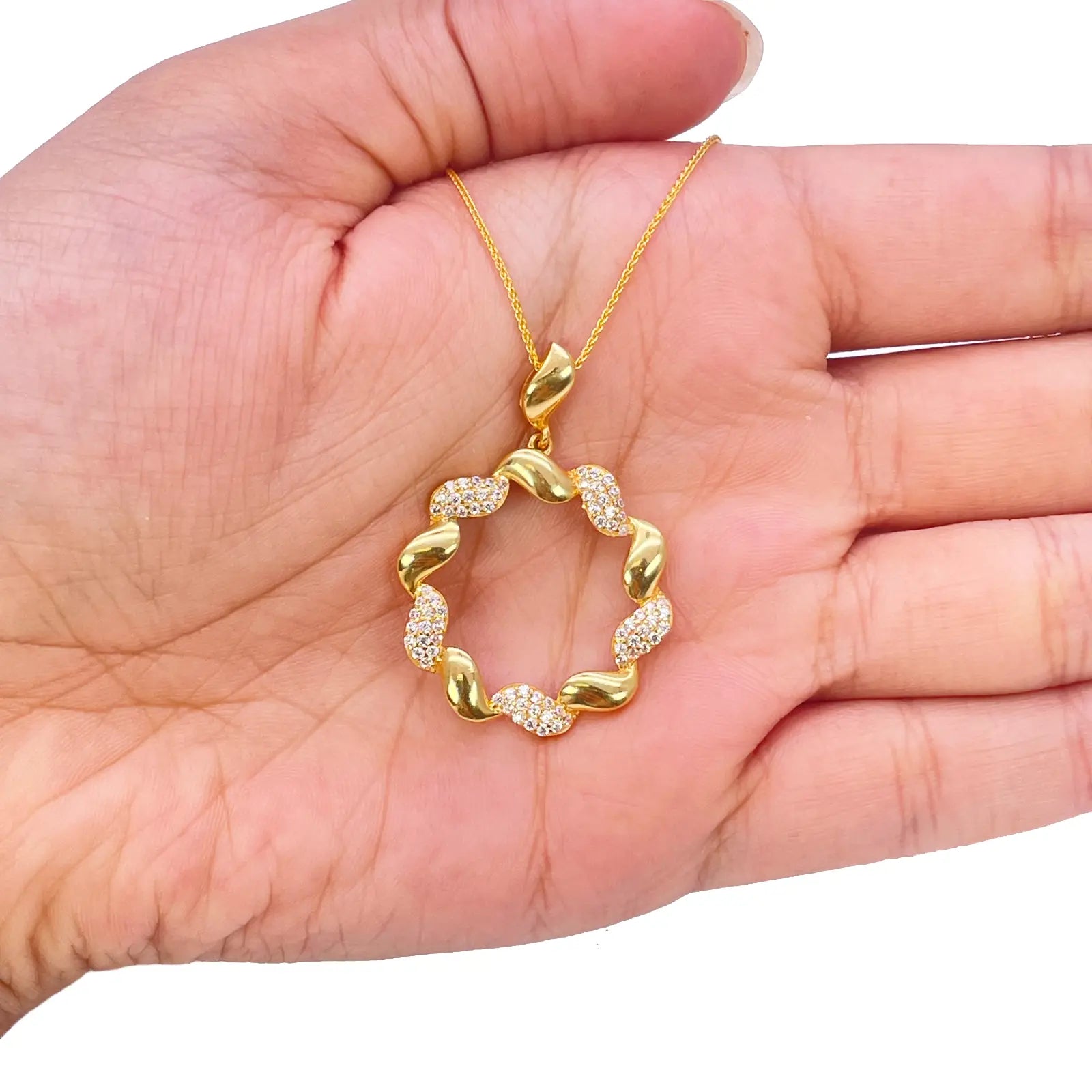 22ct Yellow Gold Circle Of Life Leaf Pendant & Matching Leaf Earrings Set 