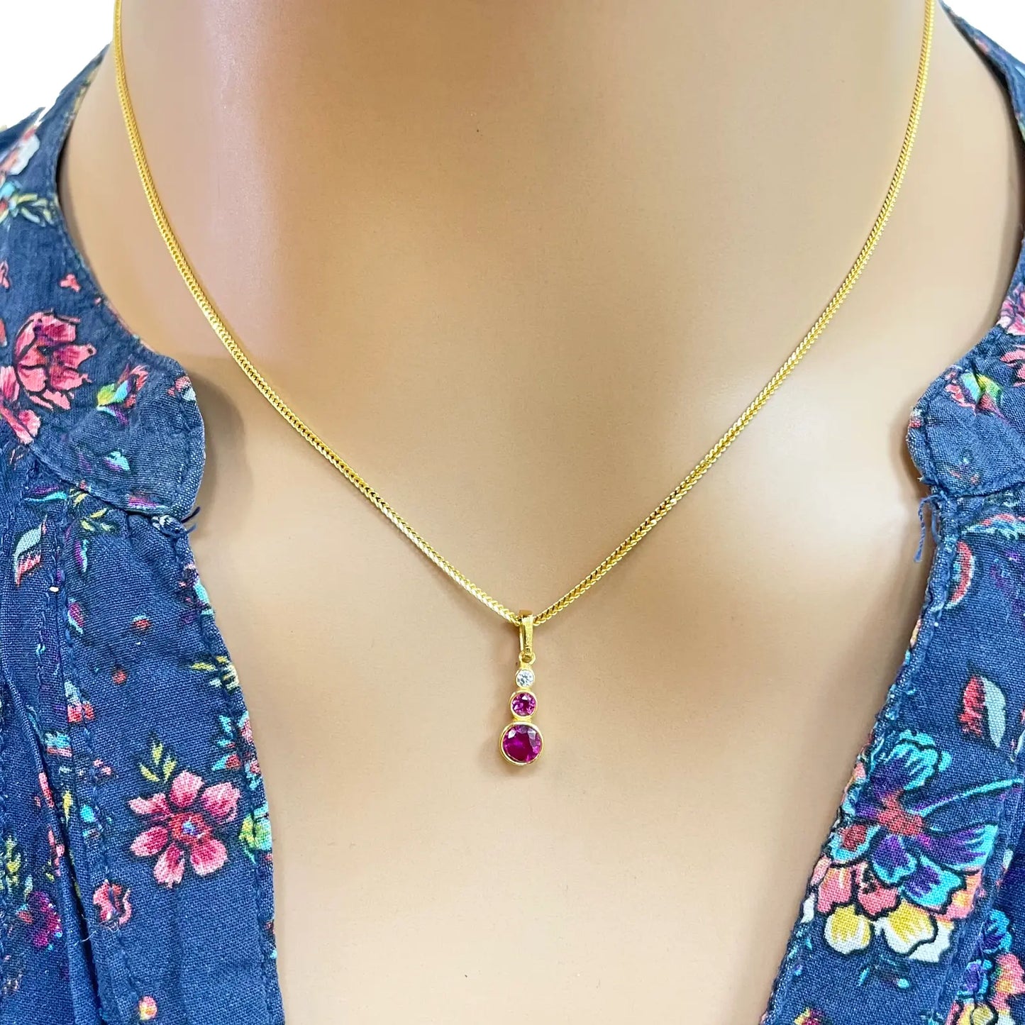 22ct Yellow Gold Drop Red Bubble Pendant & Chain With Matching Drop Earrings 